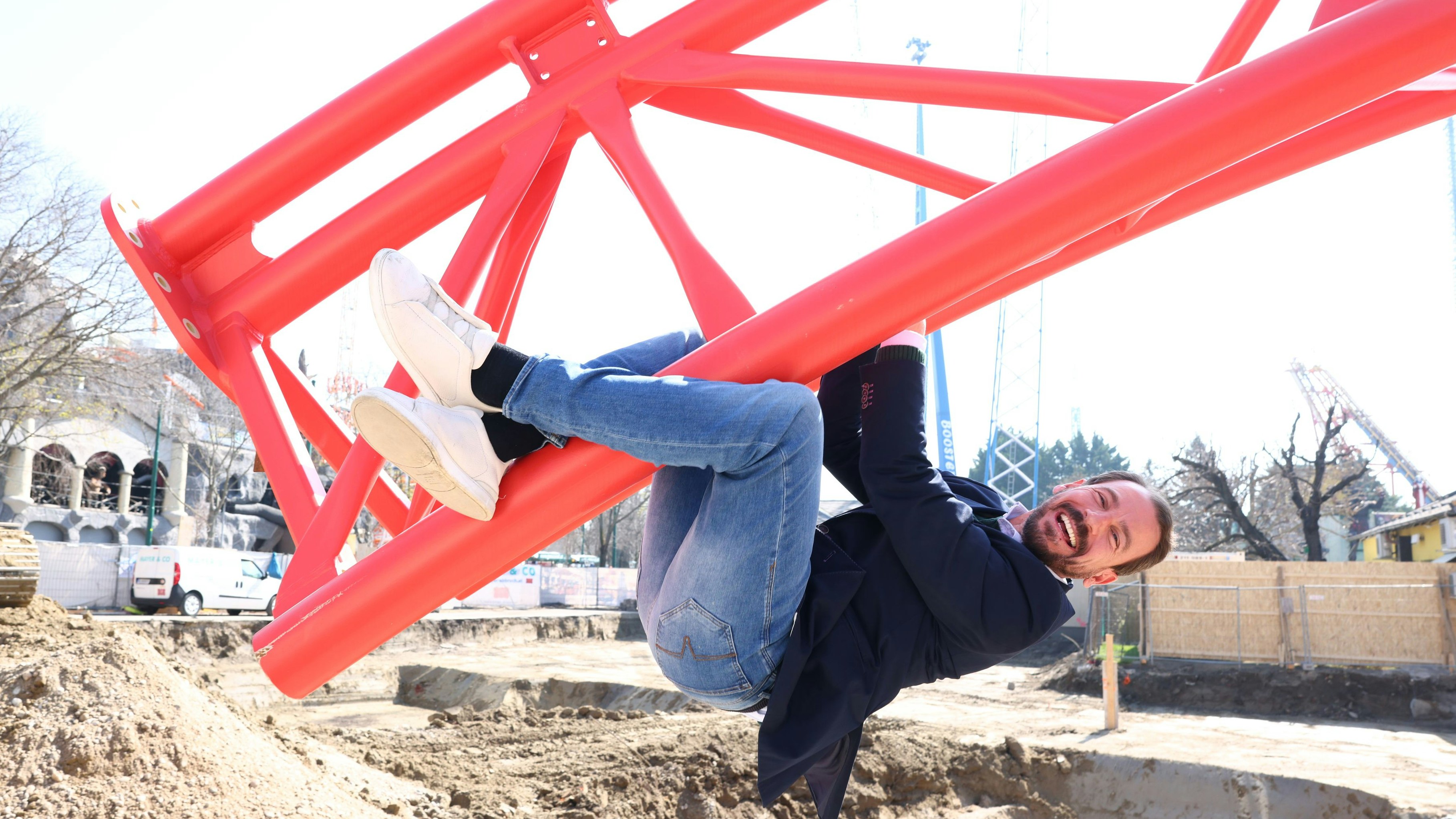 Schausteller Stefan Sittler-Koidl bringt den Wiener Looping in den Prater. 