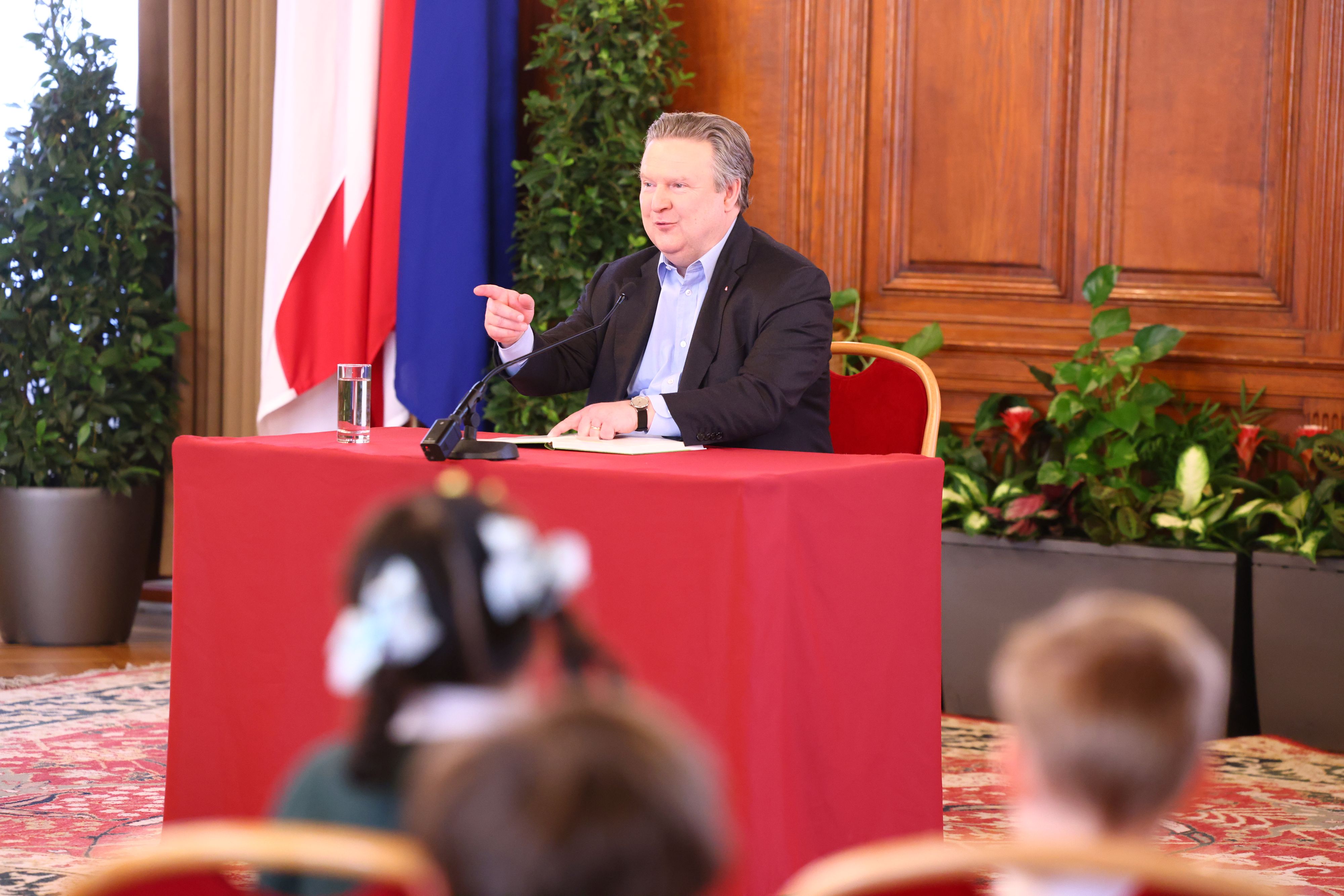 Bürgermeister Michael Ludwig nimmt am Vorlesetag teil und liest die Wiener Sagen vor