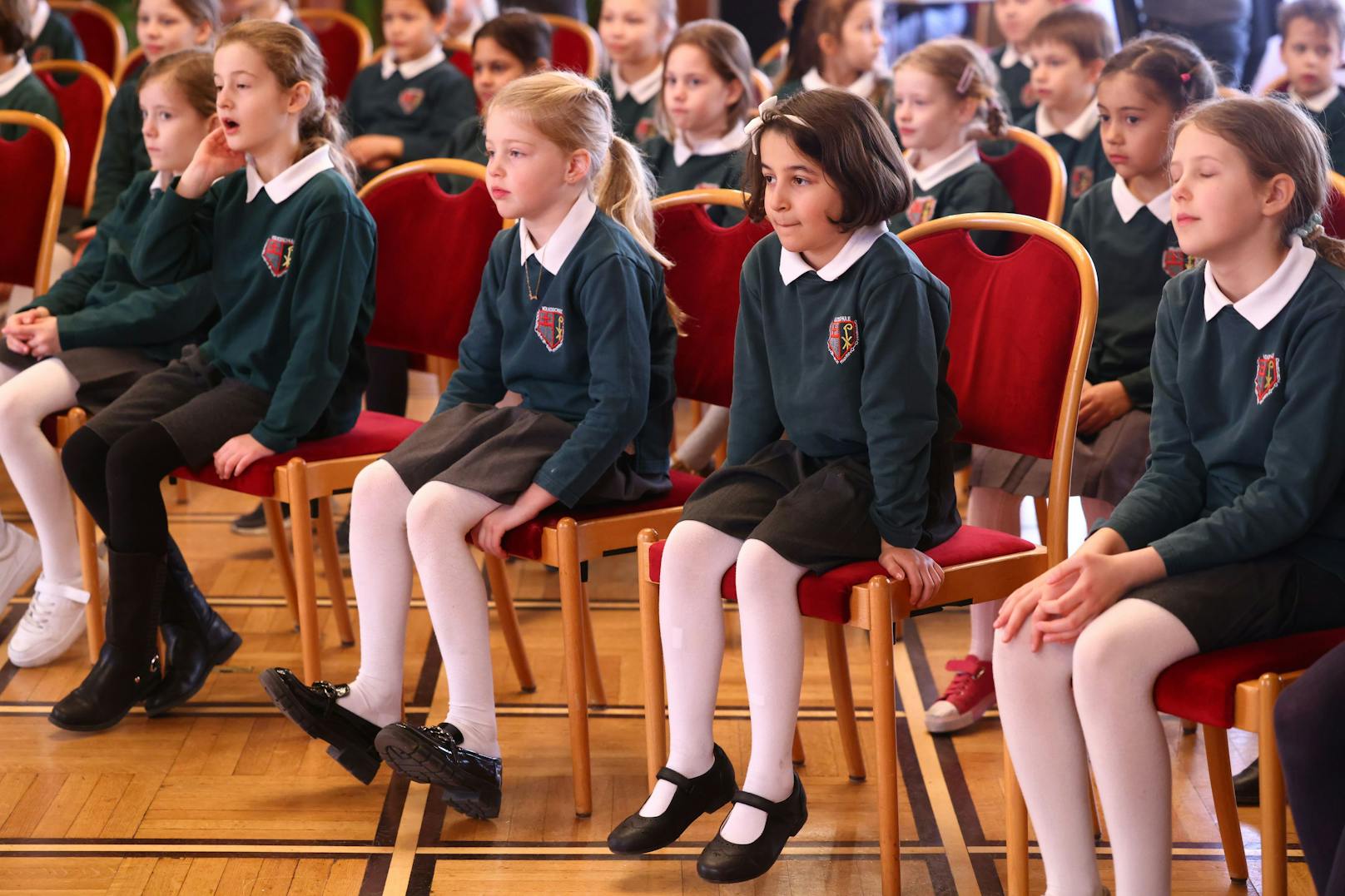 Spannend! Die Schüler lauschen dem Bürgermeister