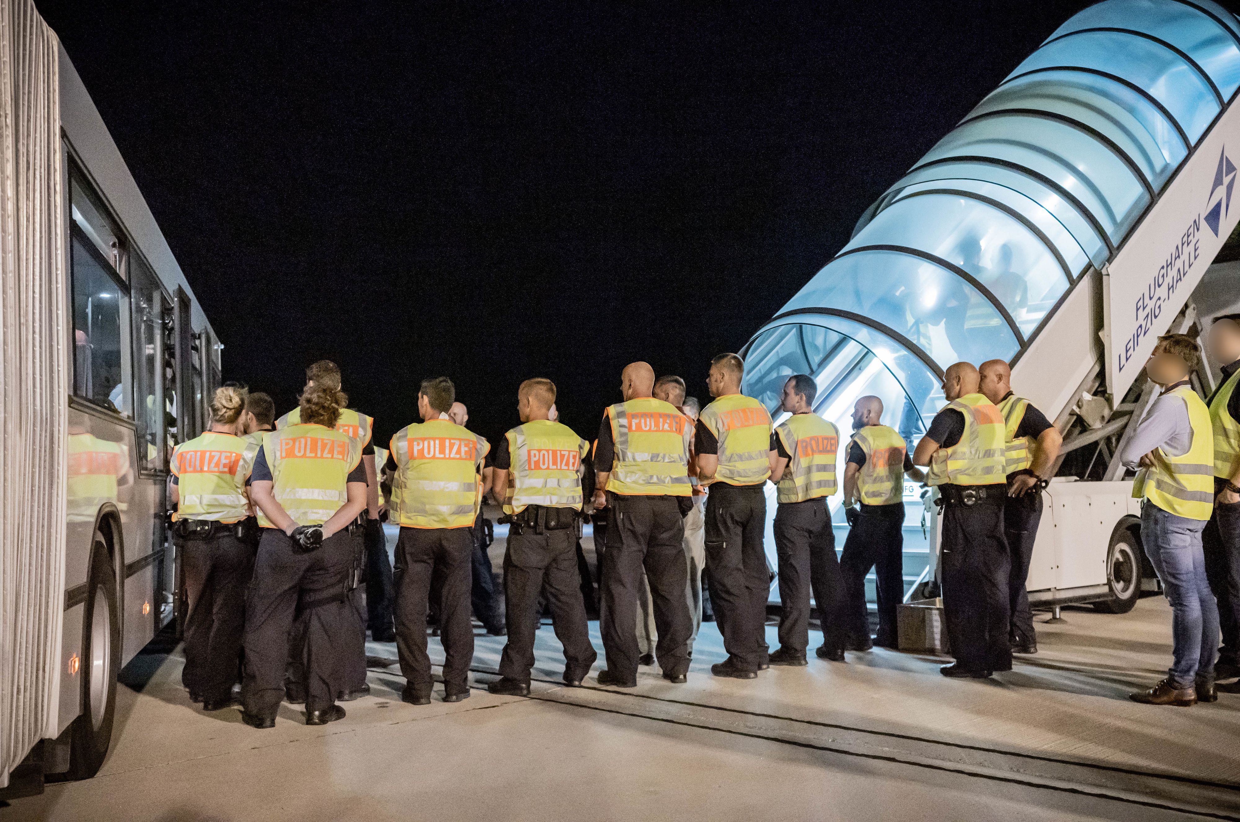 In der Vergangenheit führte Österreich auch gemeinsam mit deutschen Beamten Abschiebungen durch. Archivbild. 