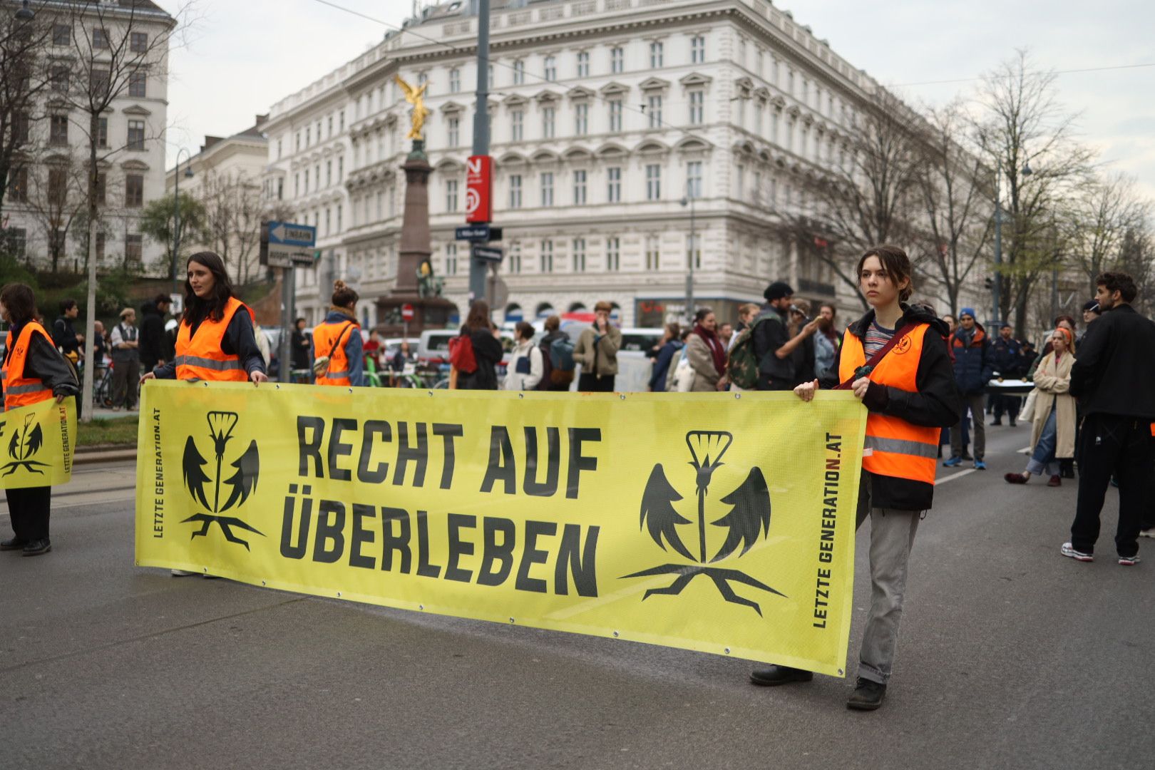 Am Donnerstagnachmittag marschierte die Letzte Generation durch die Wiener City.