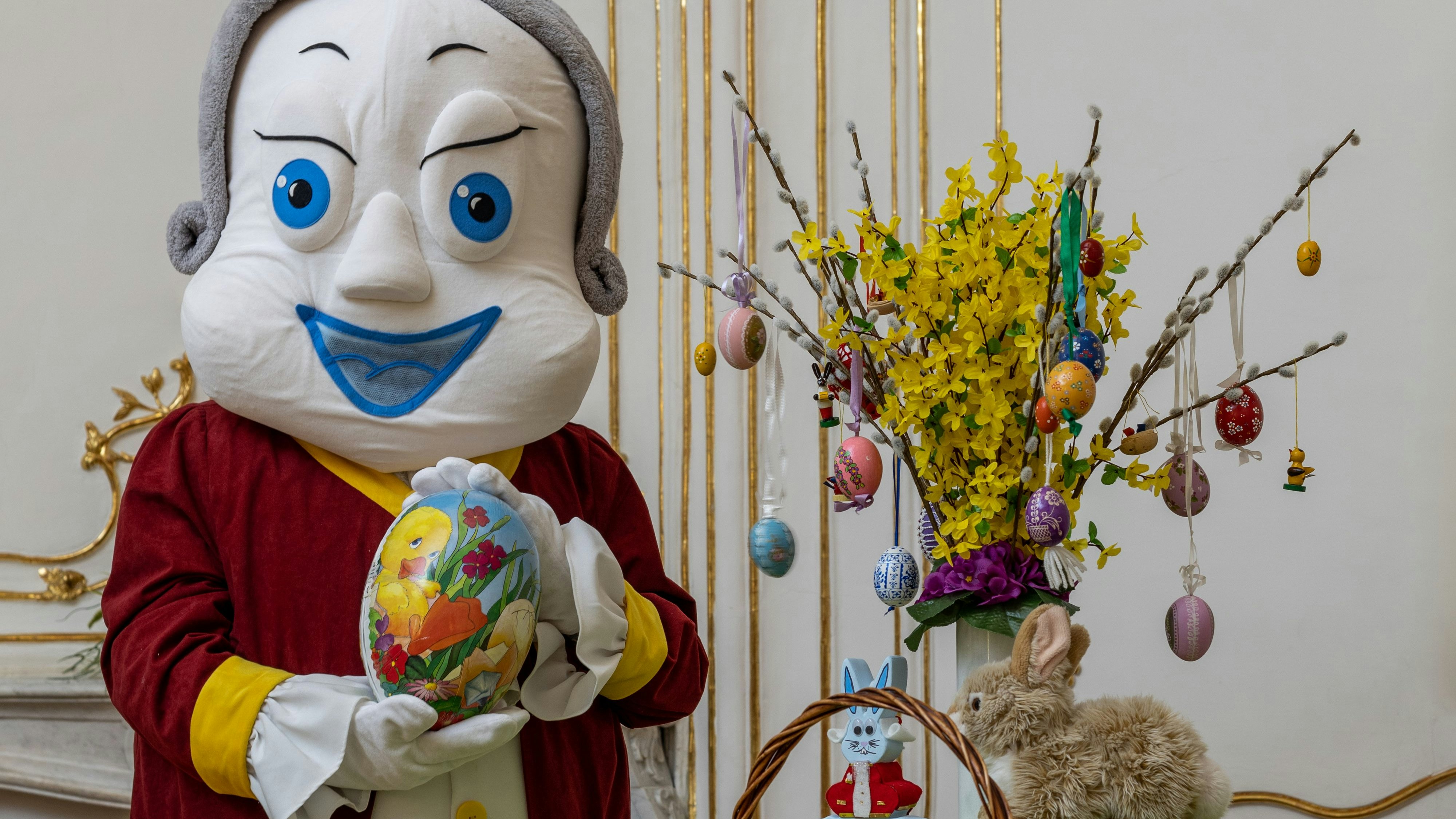 Poldi, das Schönbrunner Schlossgespenst, ist auf der Suche nach dem Osterhasen udn braucht die Hilfe der Kinder.