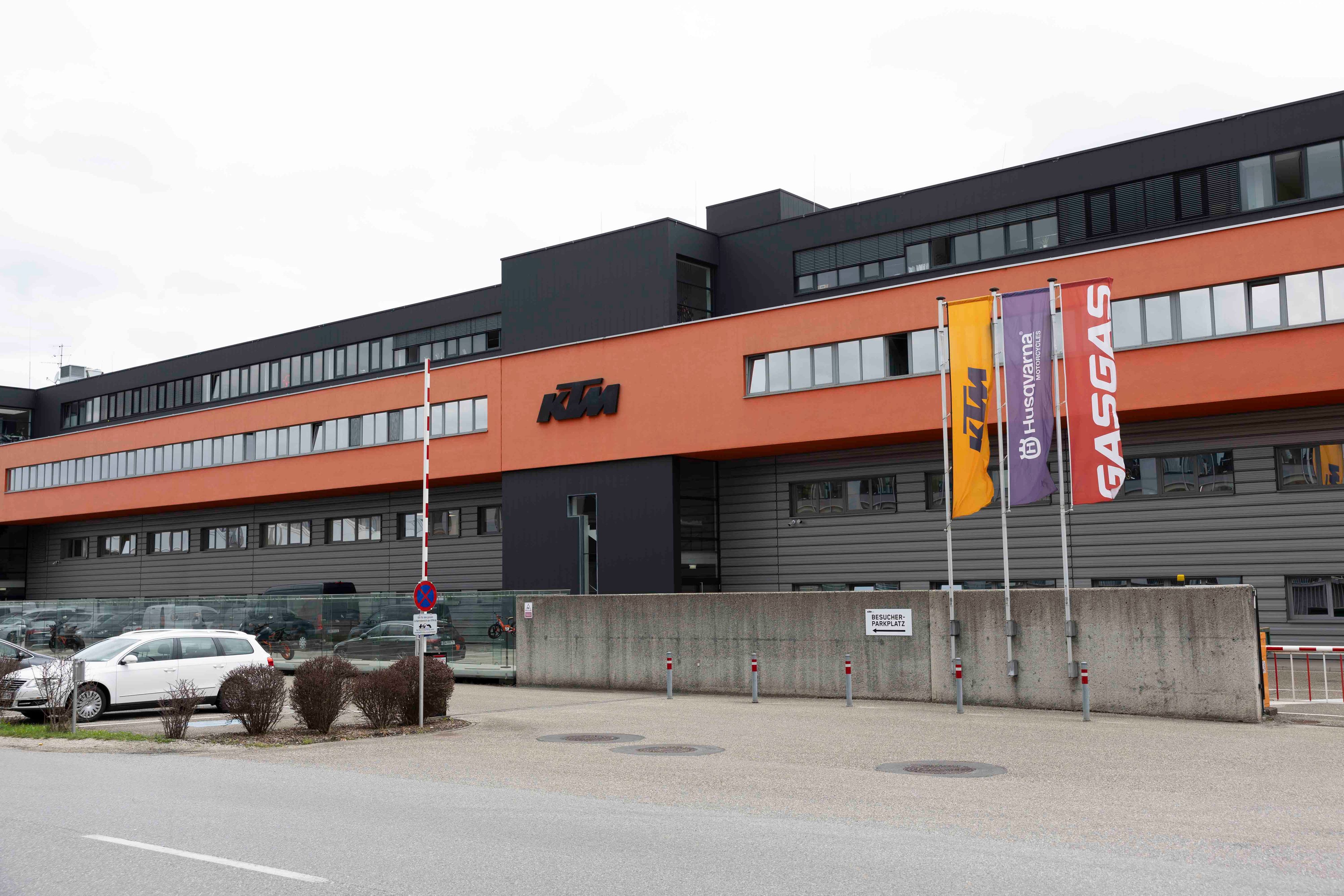 Bei KTM in Mattighofen (Bez. Braunau) fallen schon wieder Hunderte Arbeitsplätze weg.