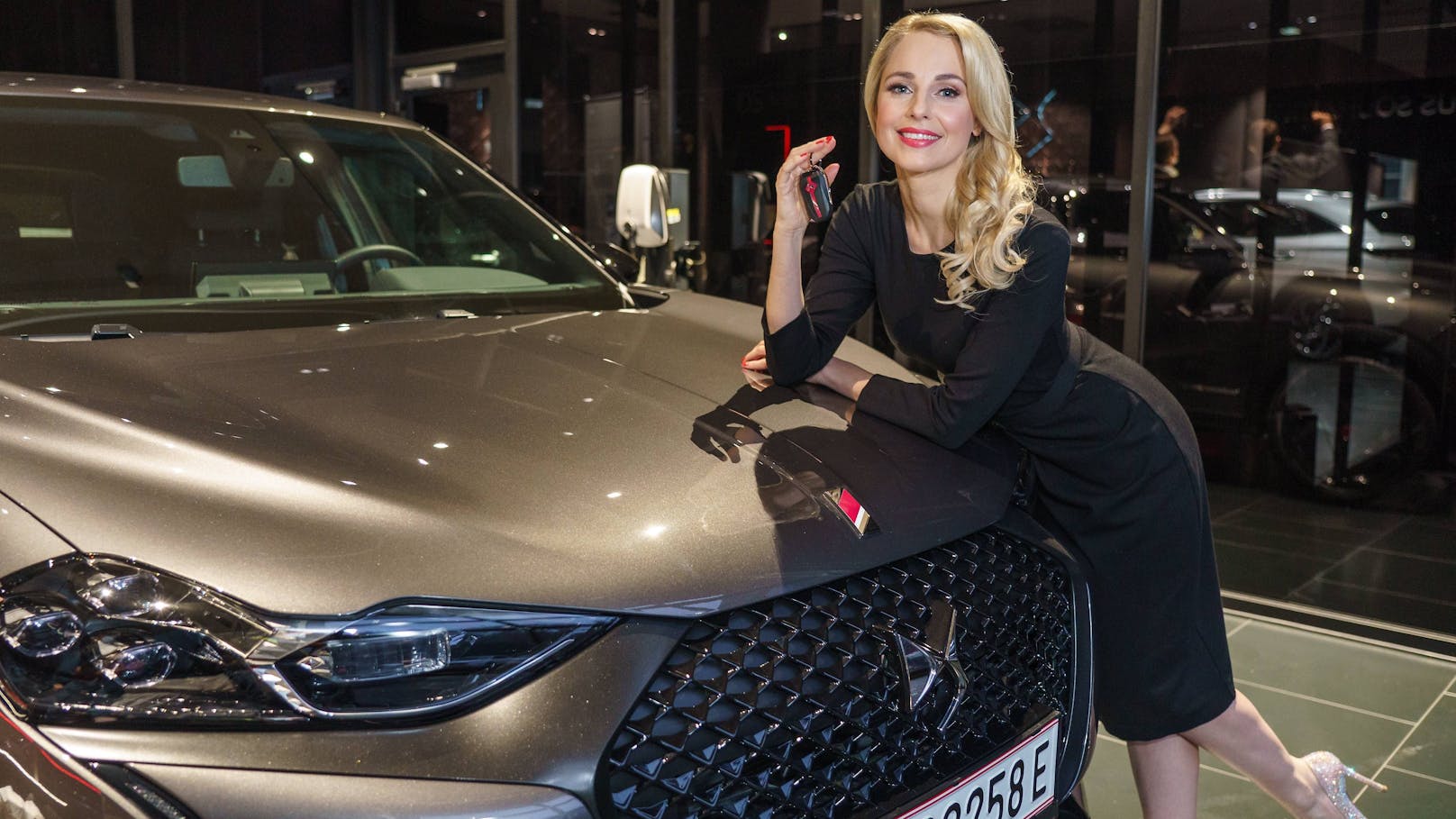 Was ORF-Star Silvia Schneider am liebsten im Auto macht