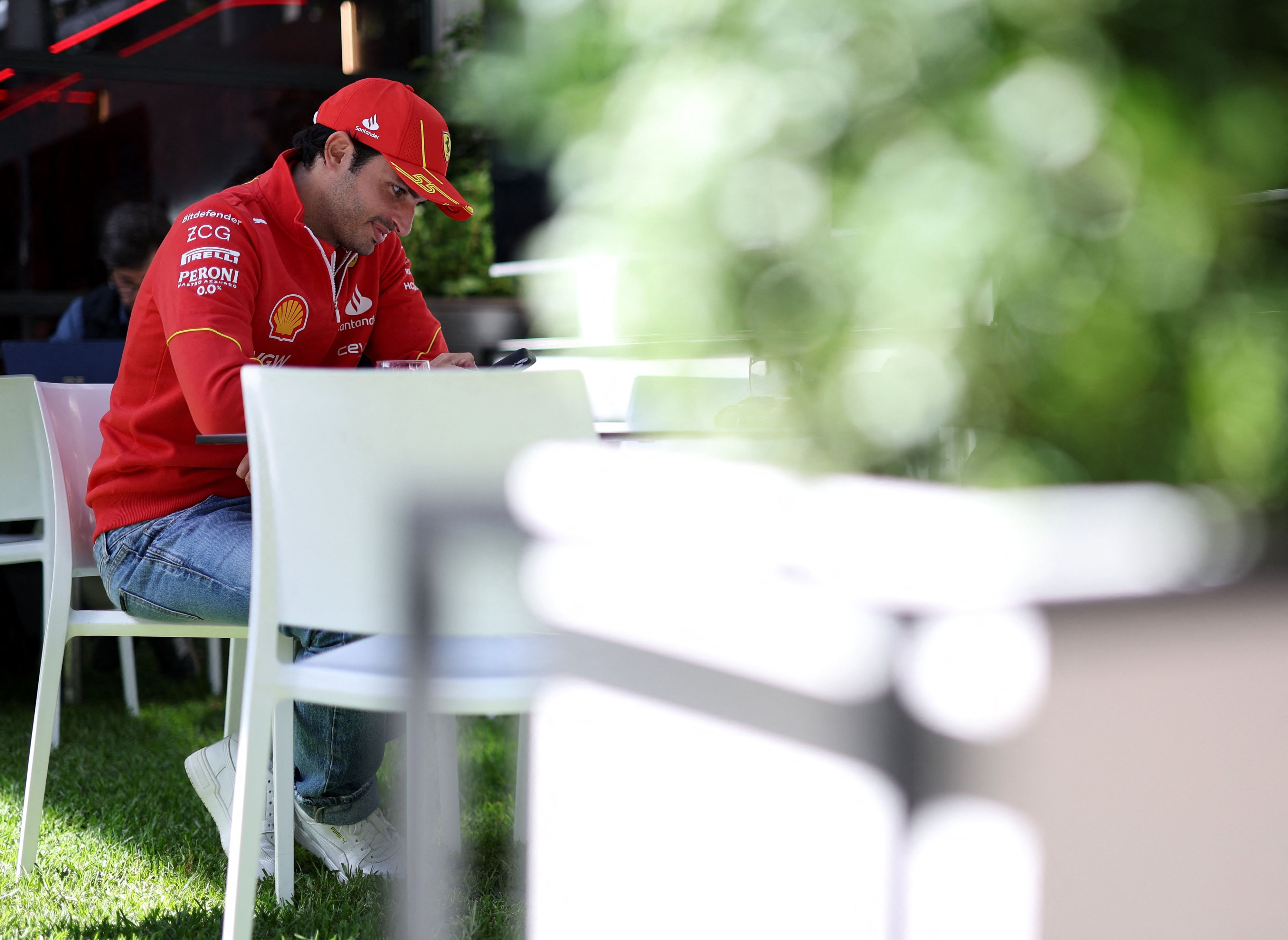 Ferrari-Ass Carlos Sainz ist zurück im Formel-1-Fahrerlager.