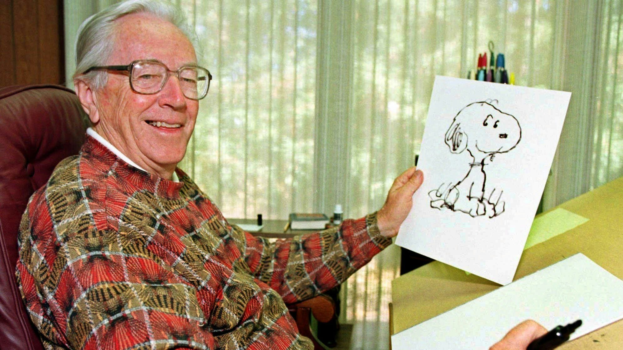 Charles M. Schulz, der Schöpfer von Snoopy und den Peanuts: Der Comiczeichner war ein großer Fan des US-Raumfahrtprogramms und stellte Snoopy kostenlos als Maskottchen für den "Silver Snoopy Award" zur Verfügung. Der Award ist die höchste Auszeichnung, die die NASA für Beiträge zur Weltraumfahrt verleiht.