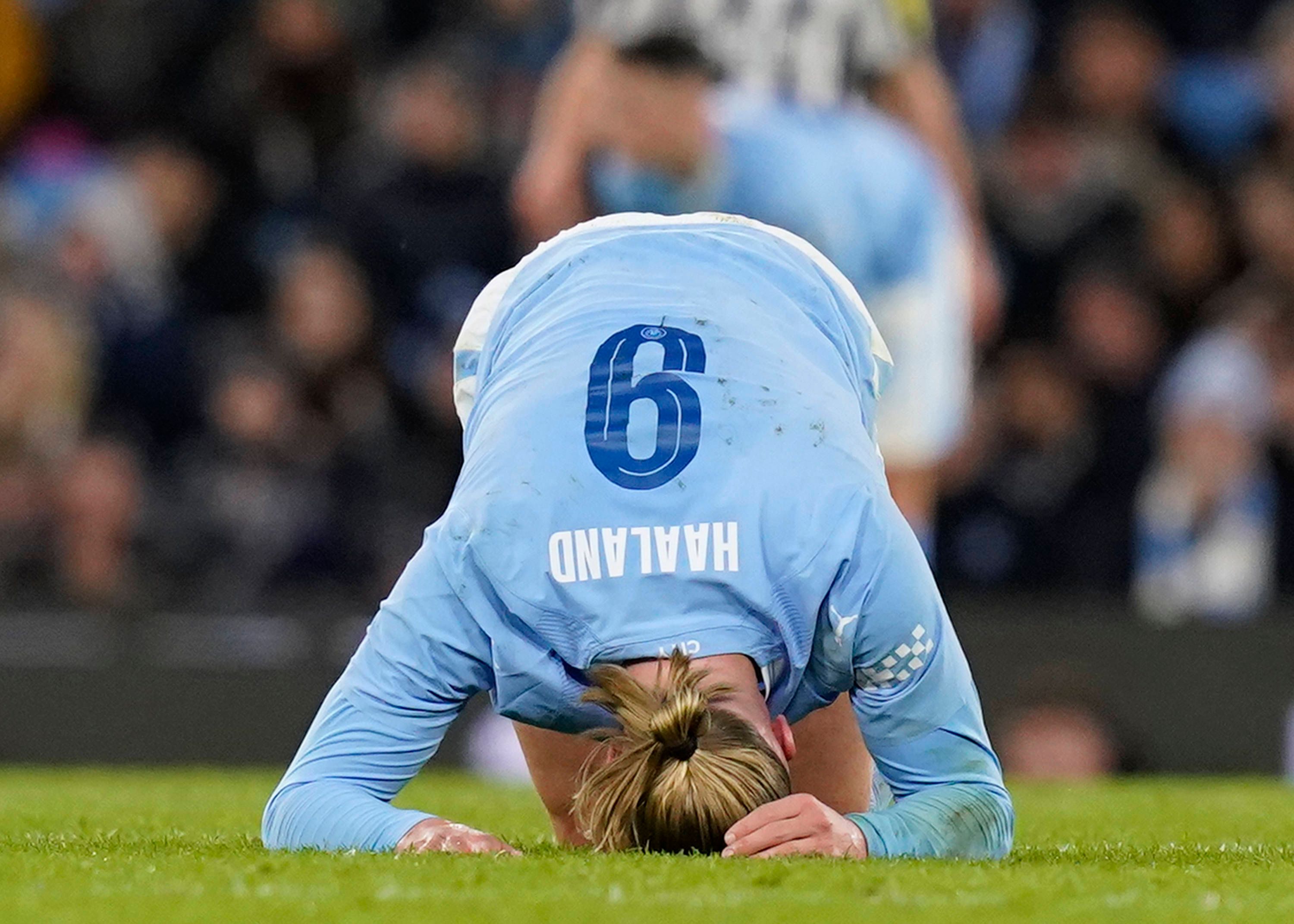 Mitgehangen, mitgefangen! Erling Haaland und City droht Ärger.