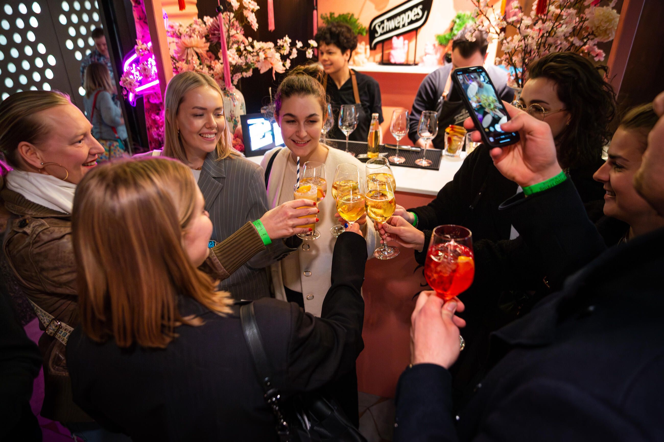 Neue Drinks und alte Klassiker probieren beim 2. Aperitivo Spring Festival am 16. und 17. April im Volksgarten