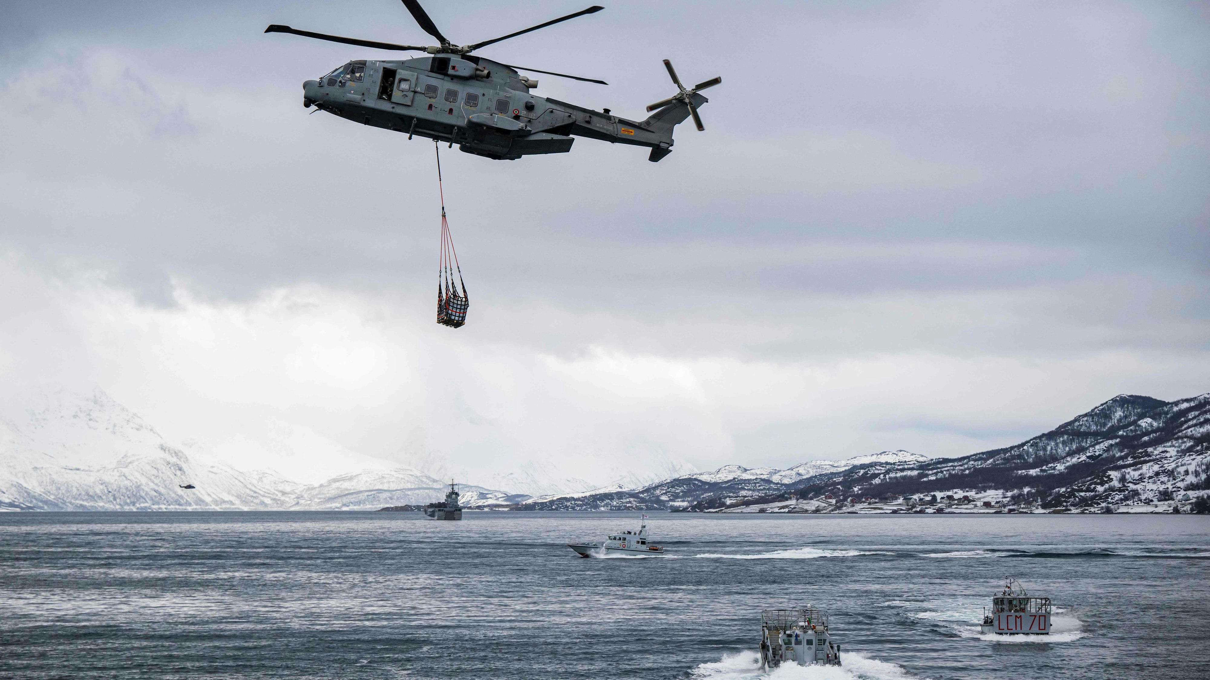 Weil zwei Frauen Teile der Nato-Großübung Nordic Response filmten, wurden sie festgenommen.