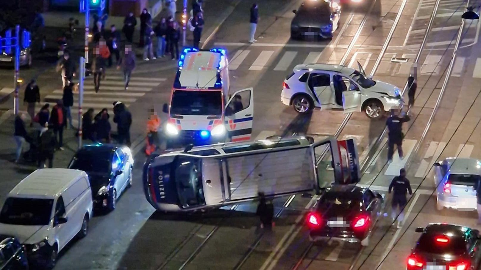 Wilde Verfolgungsjagd in Wien endet mit Polizei-Crash