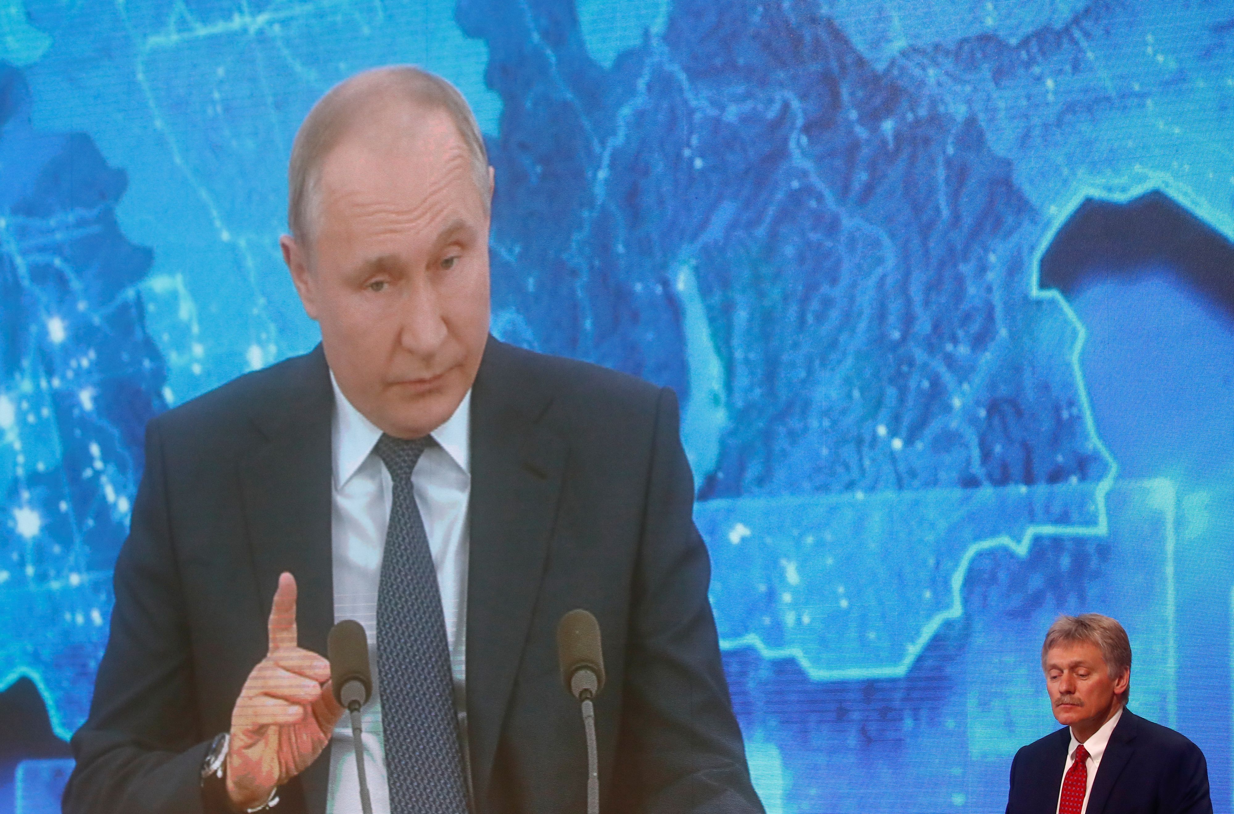 Kreml-Sprecher Dmitri Peskow (rechts) sprach in einem Interview erstmals von einem 