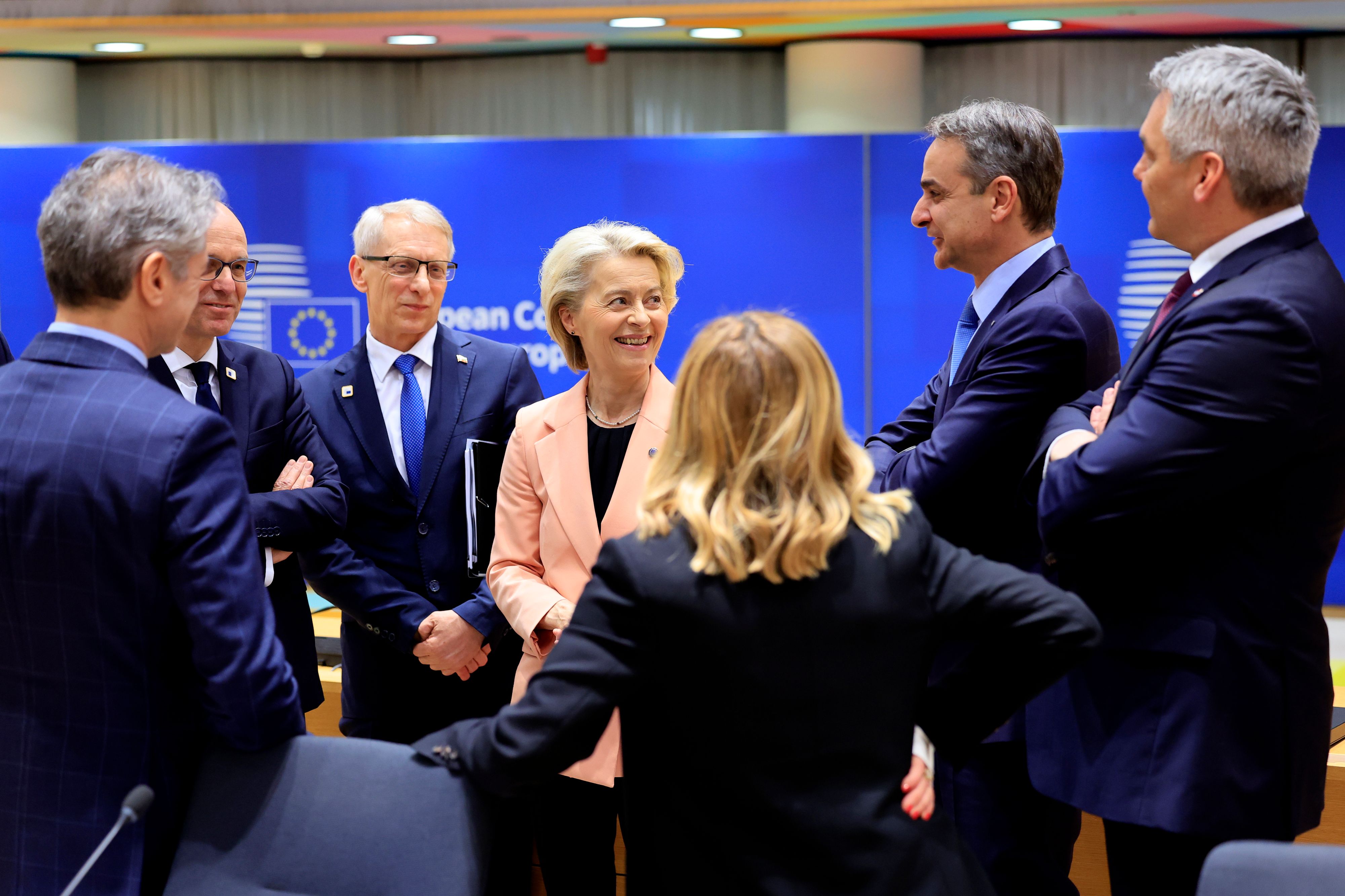 Bundeskanzler Karl Nehammer (ganz rechts) beim Treffen mit Amtskolleginnen und Kollegen am Donnerstag (21.03.2024) in Brüssel, In der Mitte: EU-Kommissionspräsidentin Ursula von der Leyen. 