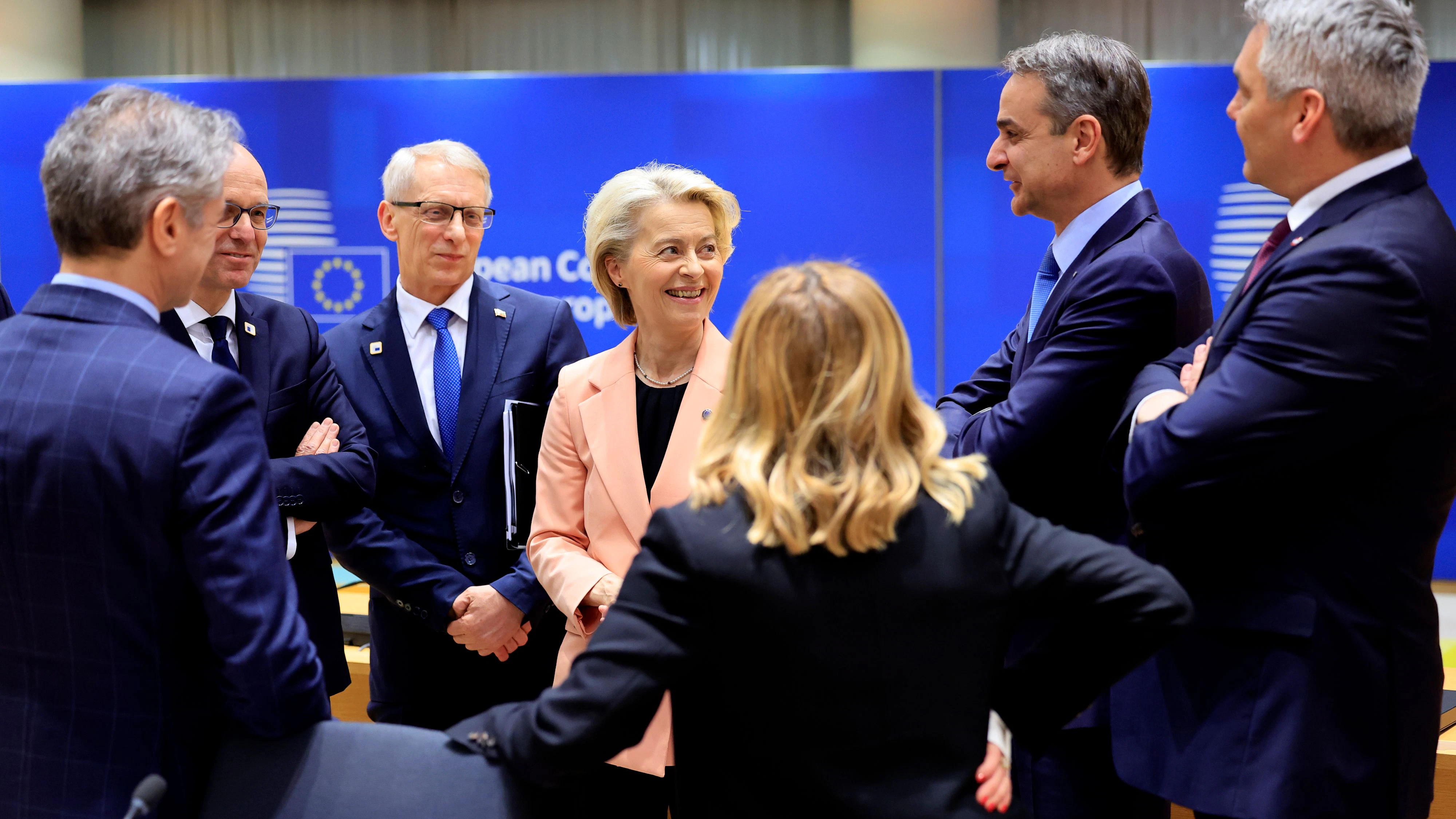 Bundeskanzler Karl Nehammer (ganz rechts) beim Treffen mit Amtskolleginnen und Kollegen am Donnerstag (21.03.2024) in Brüssel, In der Mitte: EU-Kommissionspräsidentin Ursula von der Leyen. 