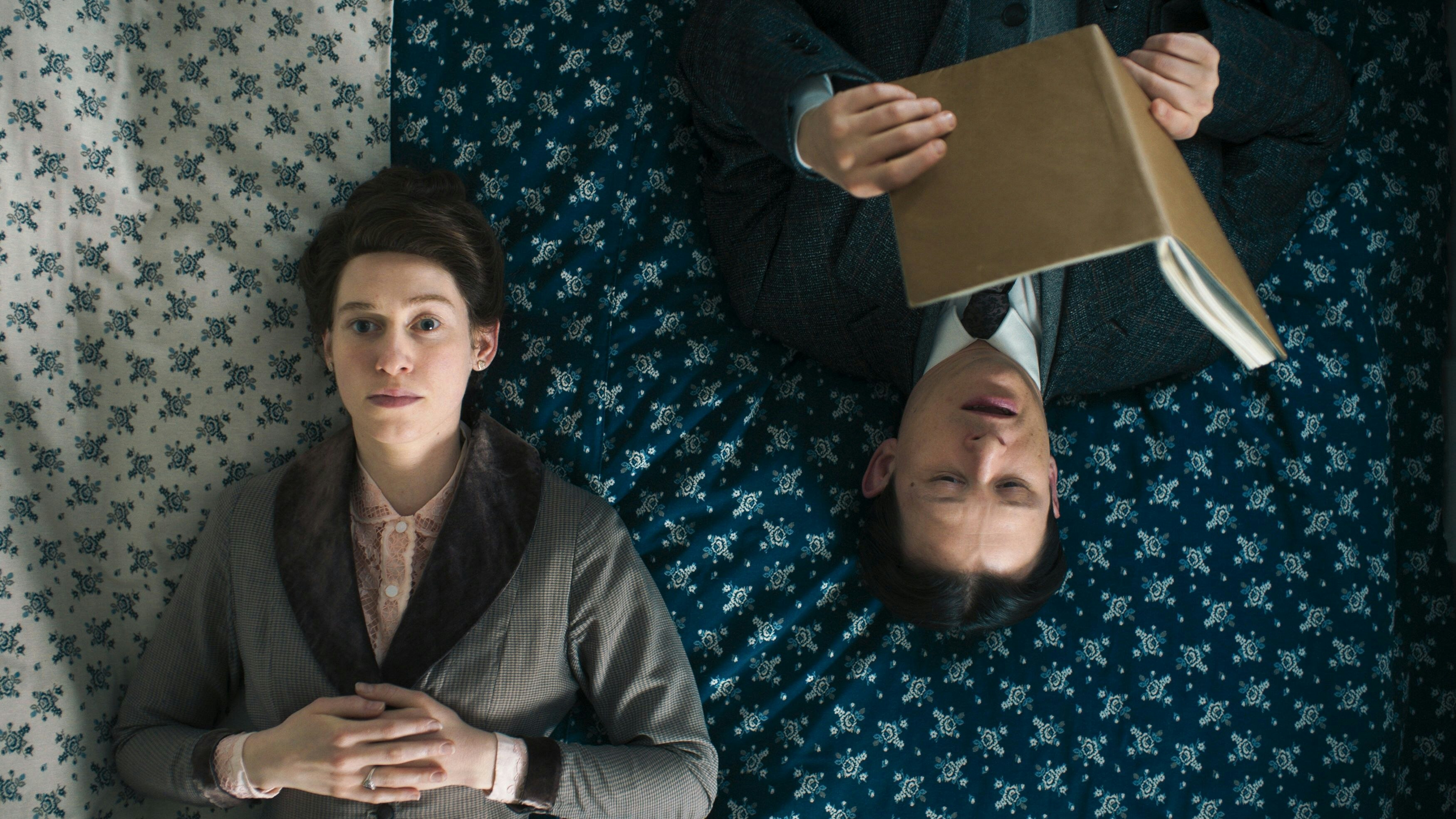 Schwierige Beziehung: Lia von Blarer als Felice Bauer, die Kusine Max brods, mit der sich Kafka (Joel Basman) zwei Mal verlobt.