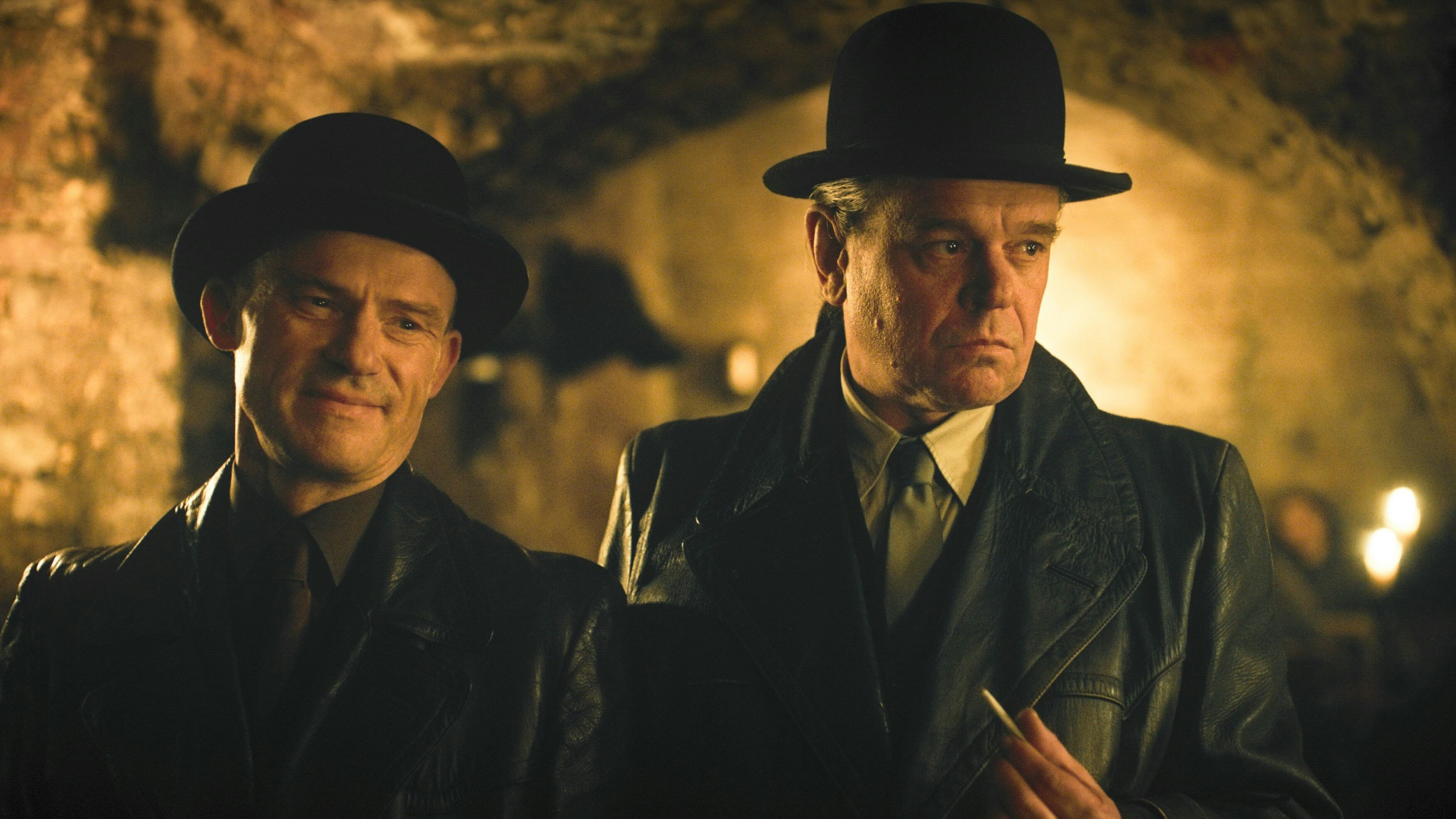 Wahnvorstellung: Die beiden Männer im Ledermantel (Gerhard Liebmann, Raimund Wallisch) sieht Kafka über Jahre immer wieder.