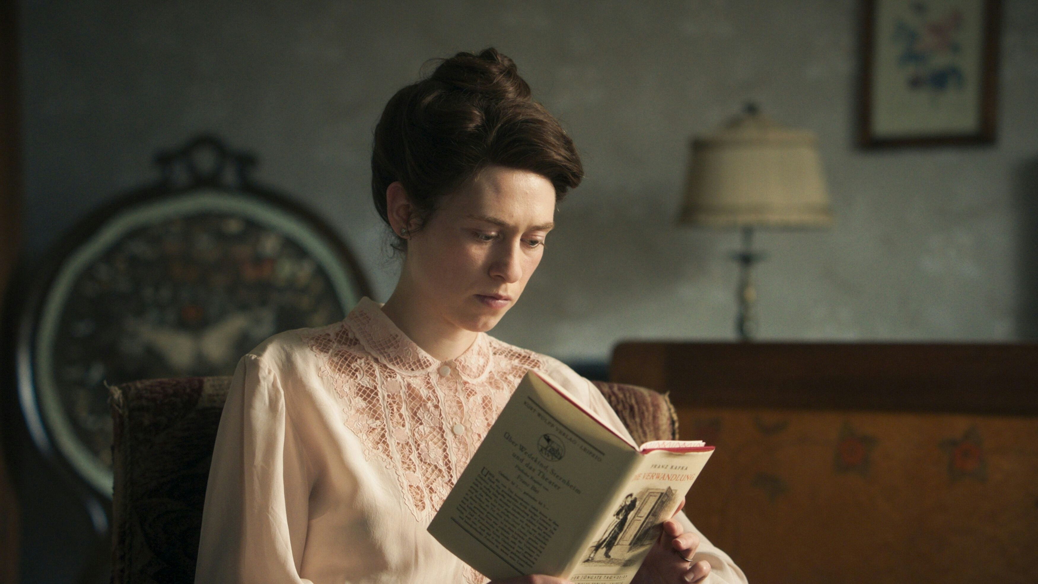 Mit Felice Bauer (Lia von Blarer) verbindet Kafka eine komplizierte Beziehung.