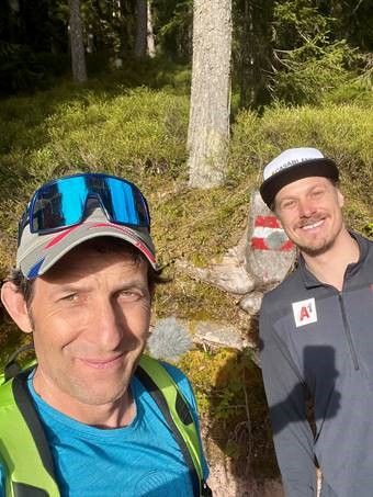 Manuel Feller mit Tom Walek unterwegs. Zu hören am Sonntag, 24. März ab 9.00 Uhr auf Ö3