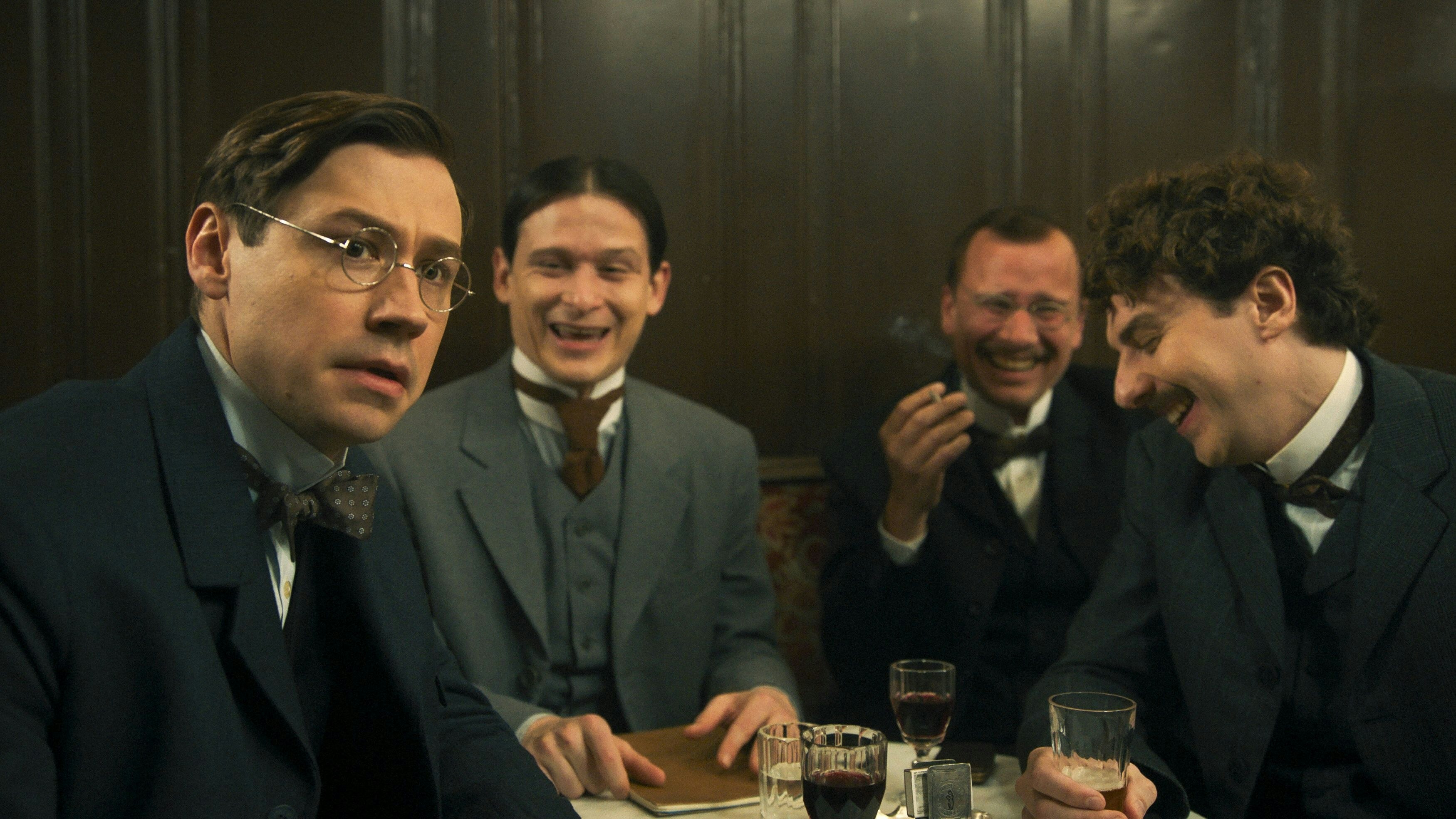 Der "Prager Kreis": Max Brod (David Kross), Franz Kafka (Joel Basman), Felix Weltsch (Robert Stadlober) und Oskar Baum (Tobias Bamborschke).
