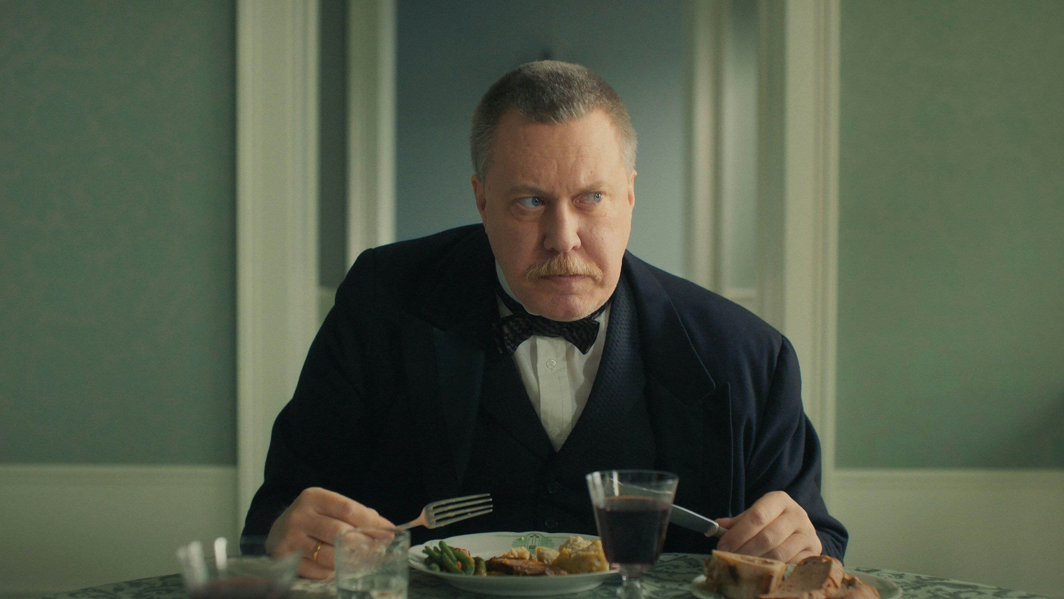 Laut, grob, dominant: Vater Hermann Kafka (Nicholas Ofczarek).