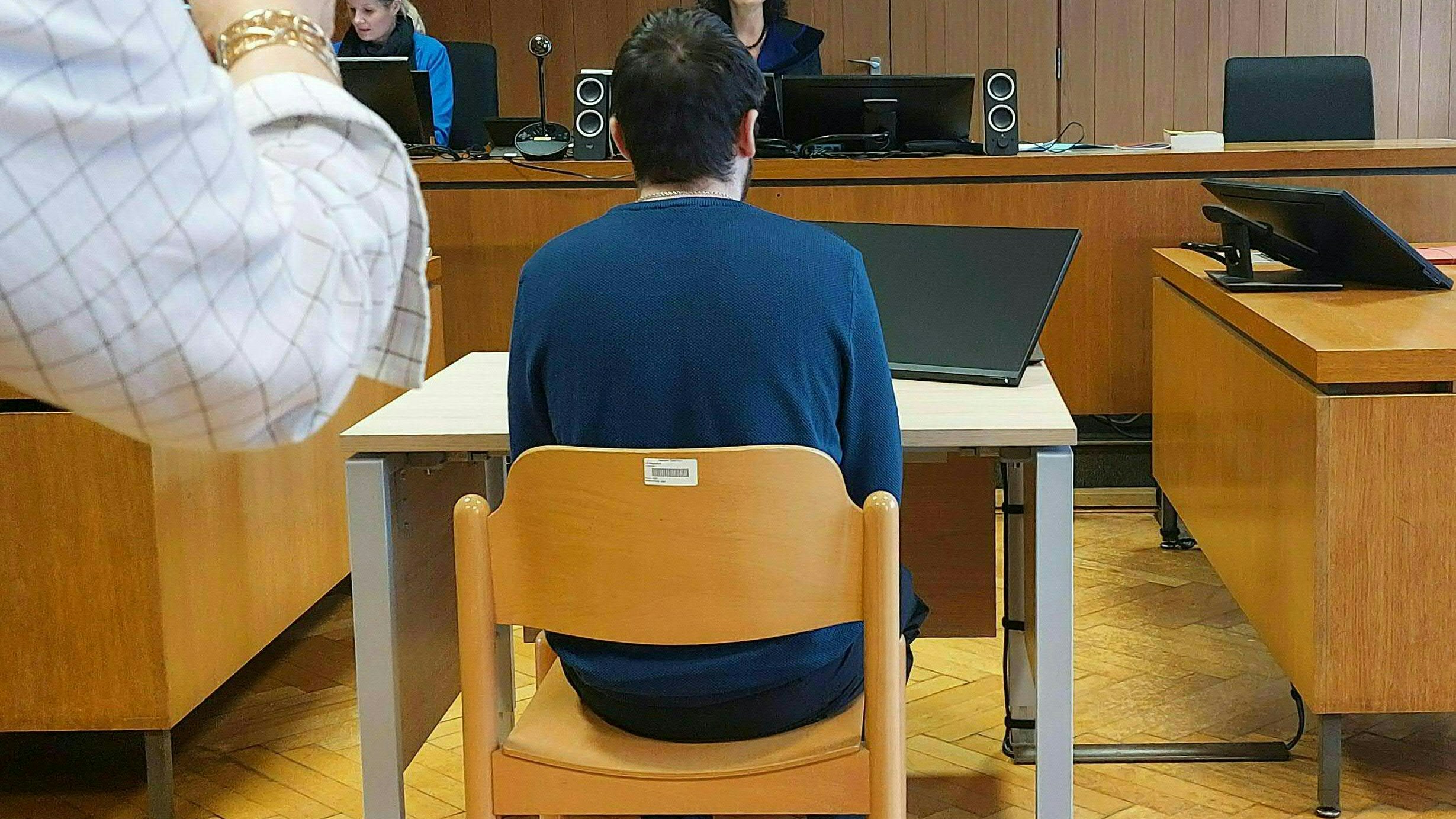 Der angeklagte Buschauffeur am 22. März 2024 vor Gericht in Klagenfurt.