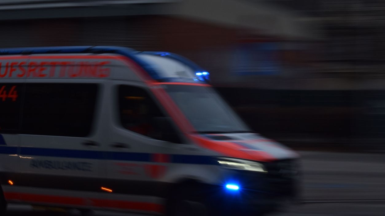 Der Mann musste ins Spital eingeliefert werden. (Symbolbild)