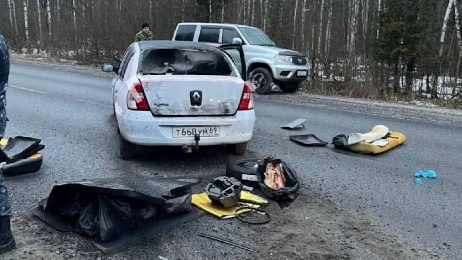 In diesem Fluchtauto sollen die mutmaßlichen Terroristen in der Nähe von Brjansk gestoppt worden sein.