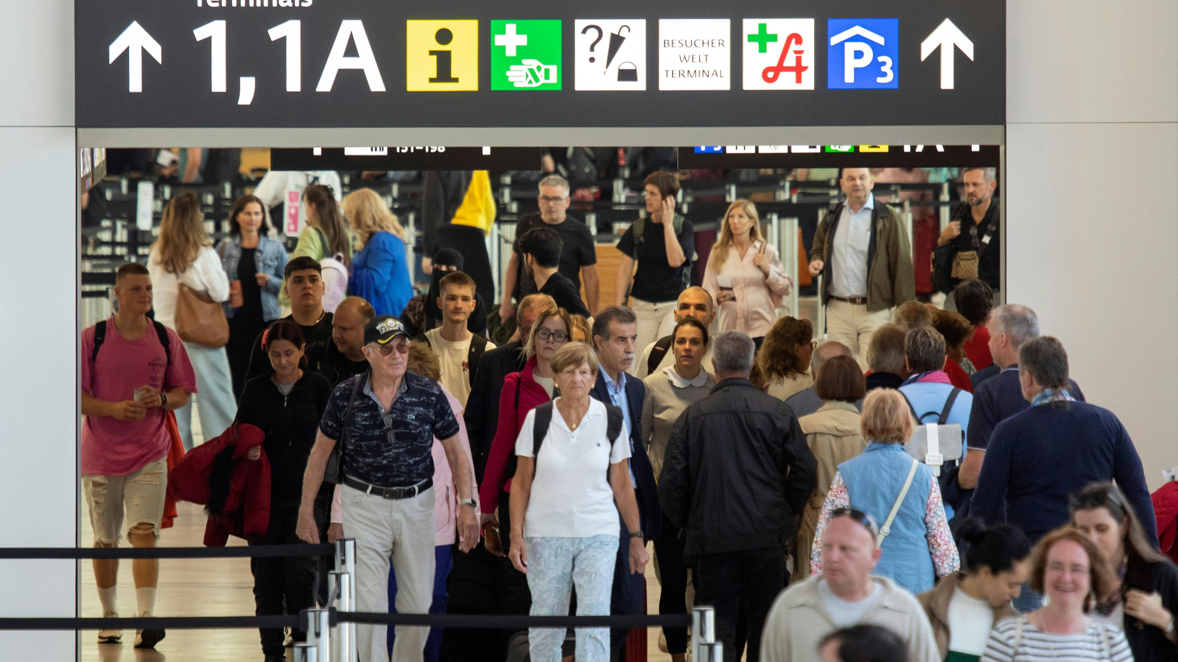 Zu Ostern könnten Passagiere von AUA-Flügen Boden bleiben.