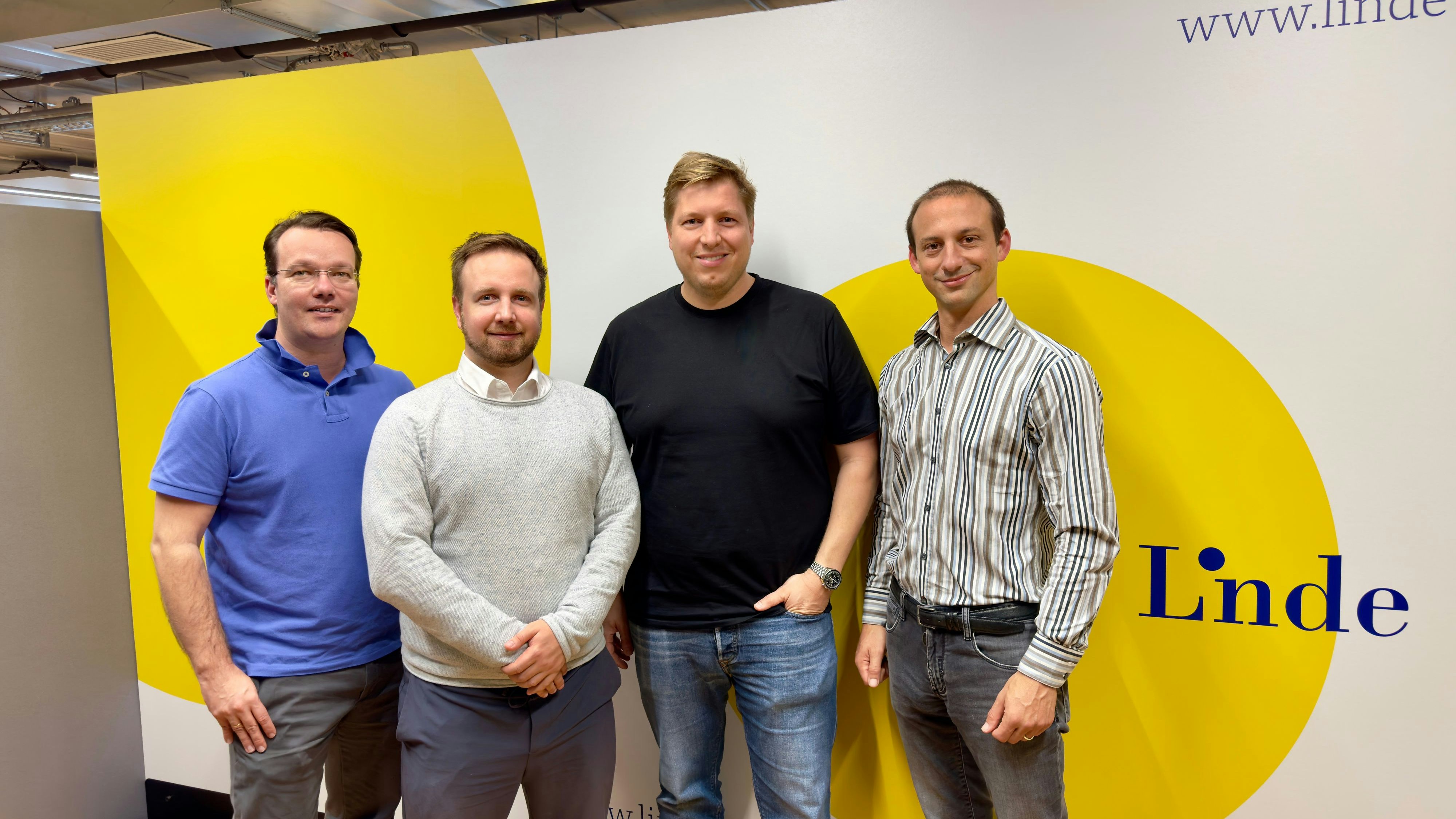 Berthold Baurek-Karlic (Head of Development bei Linde Digital), Arnold Scherabon (Geschäftsführer Iurio), Benjamin Jentzsch (Geschäftsführer Linde Digital) und Patrick Hofmann (CTO Iurio).