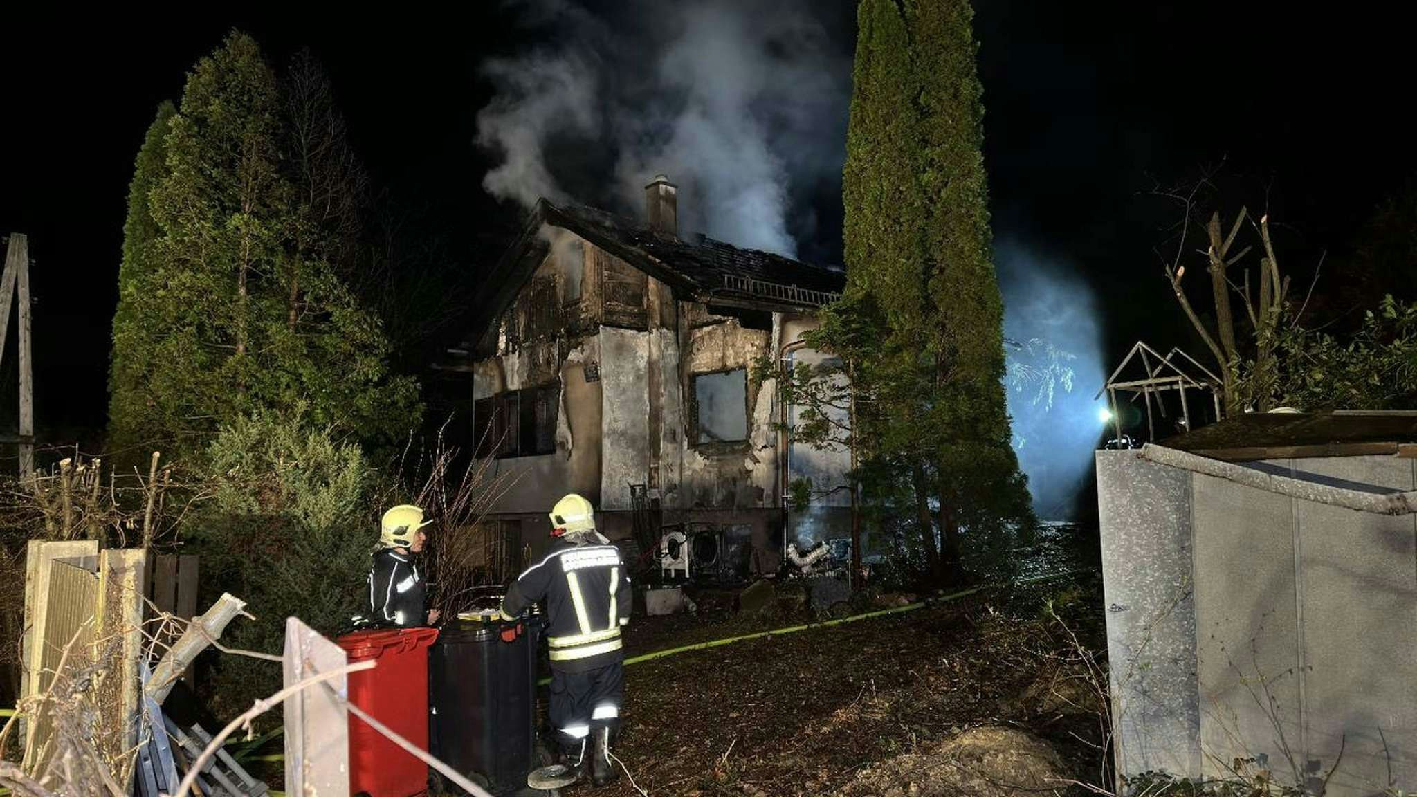 Großeinsatz! 121 Feuerwehrleute löschten Brand
