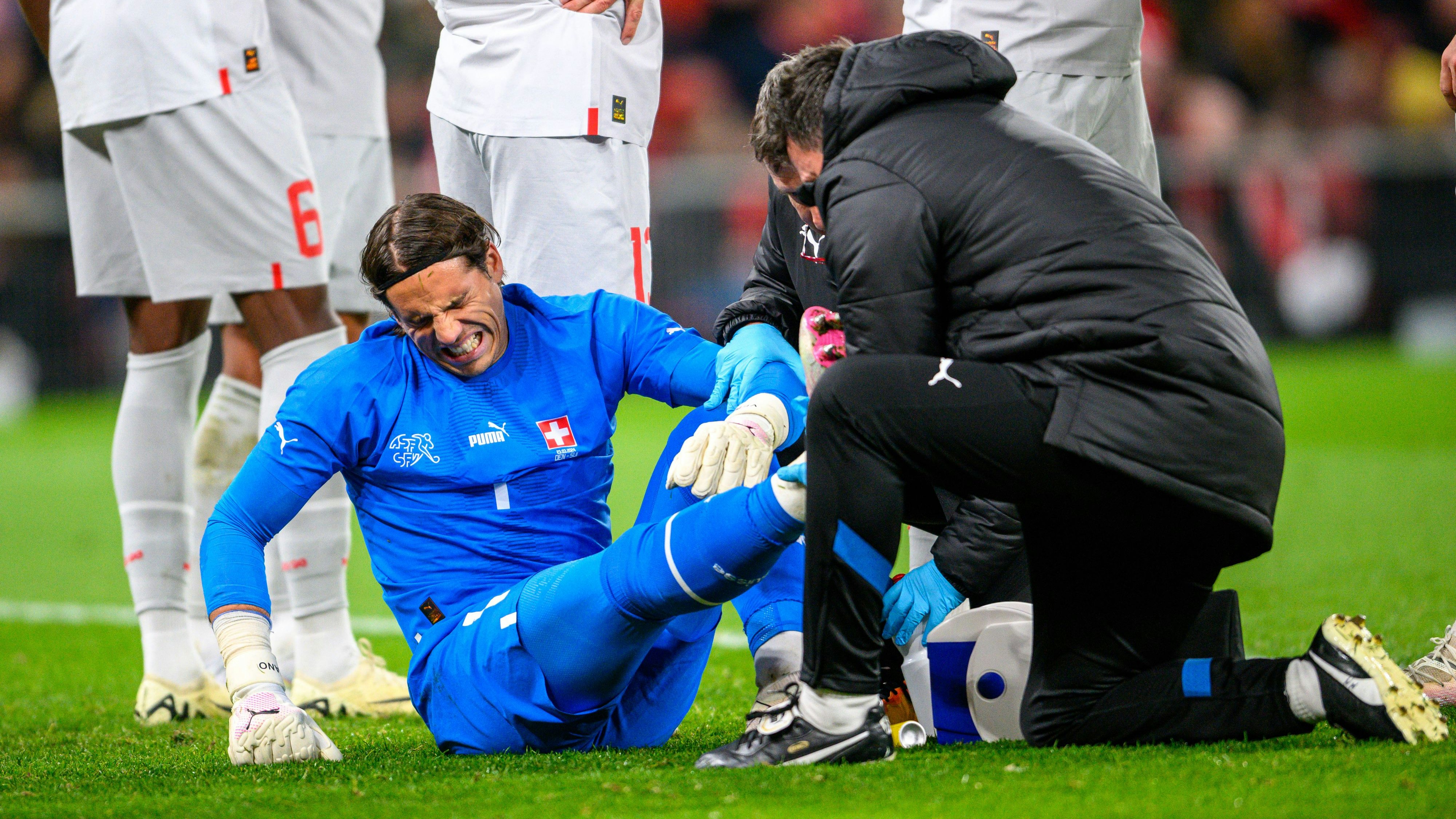 Schweiz-Star Yann Sommer musste im Länderspiel gegen Dänemark verletzt ausgewechselt werden.