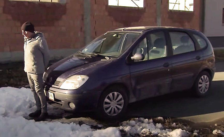 Reinhold M. stellte sich vor sein Auto – und ließ der Natur freien Lauf.