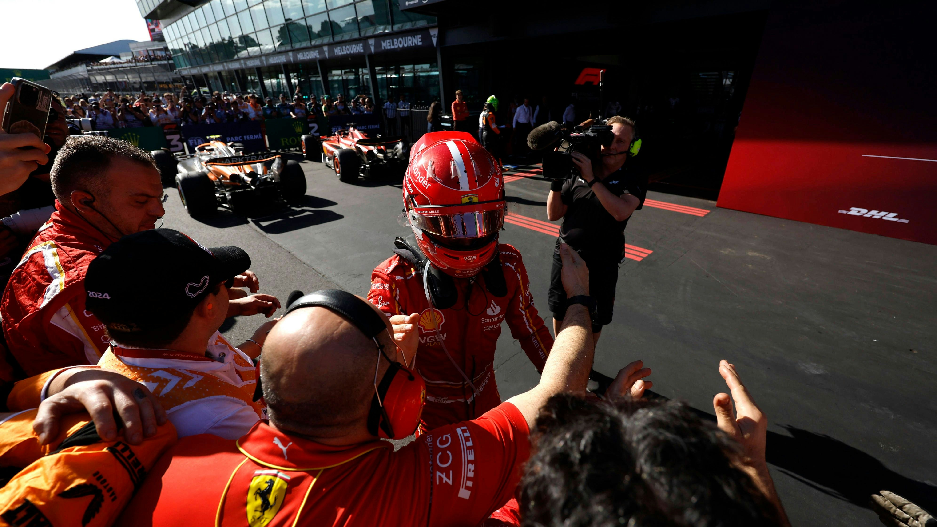 Melbourne in Rot! Ferrari fährt einen Doppelsieg ein.