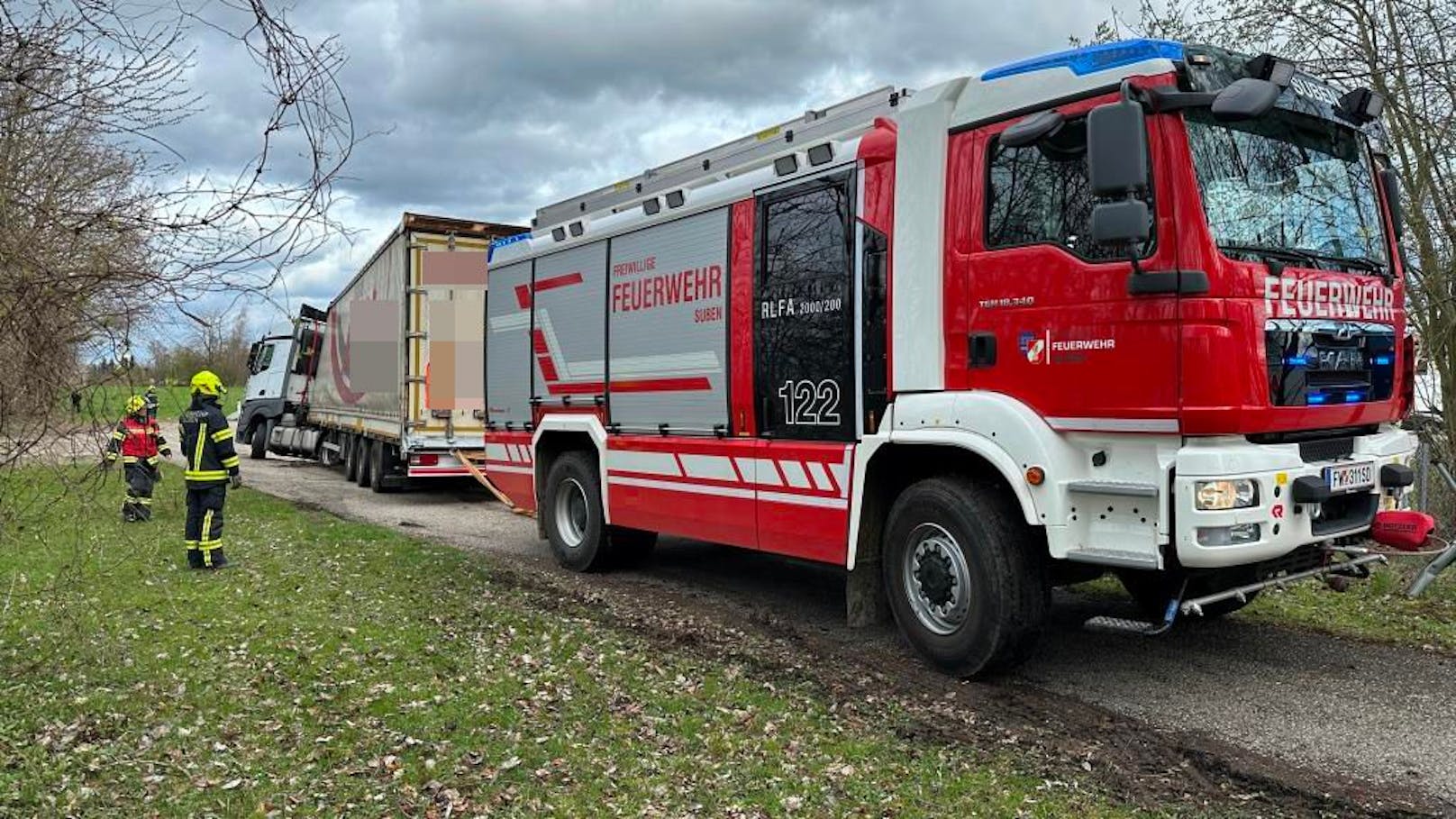 Die Feuerwehr barg ihn.