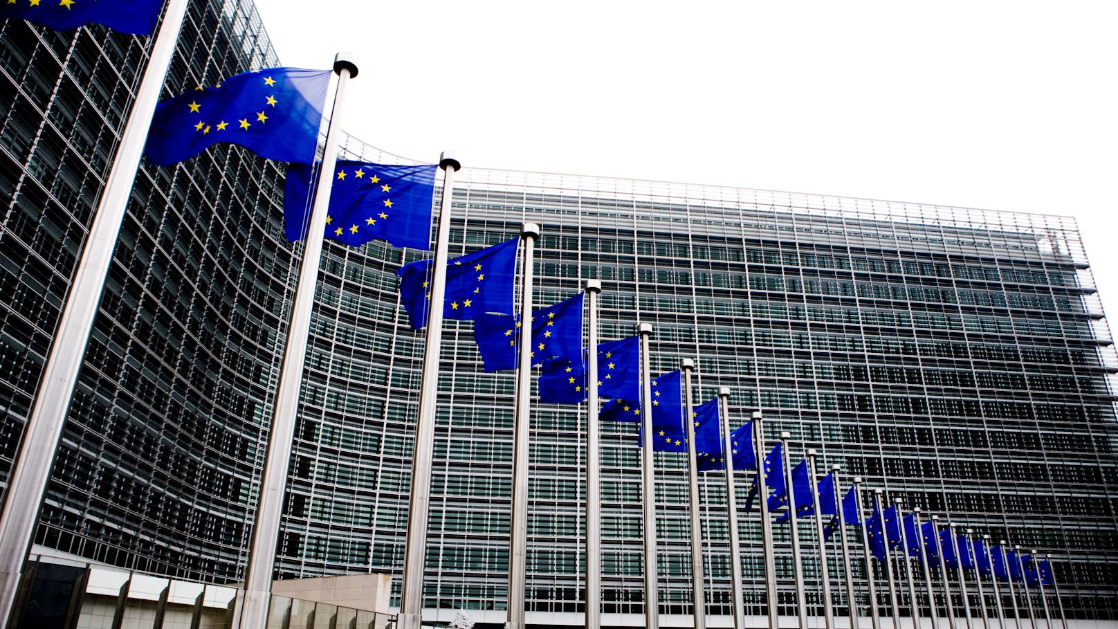 EU-Kommission eröffnet Verfahren gegen Digital-Giganten
