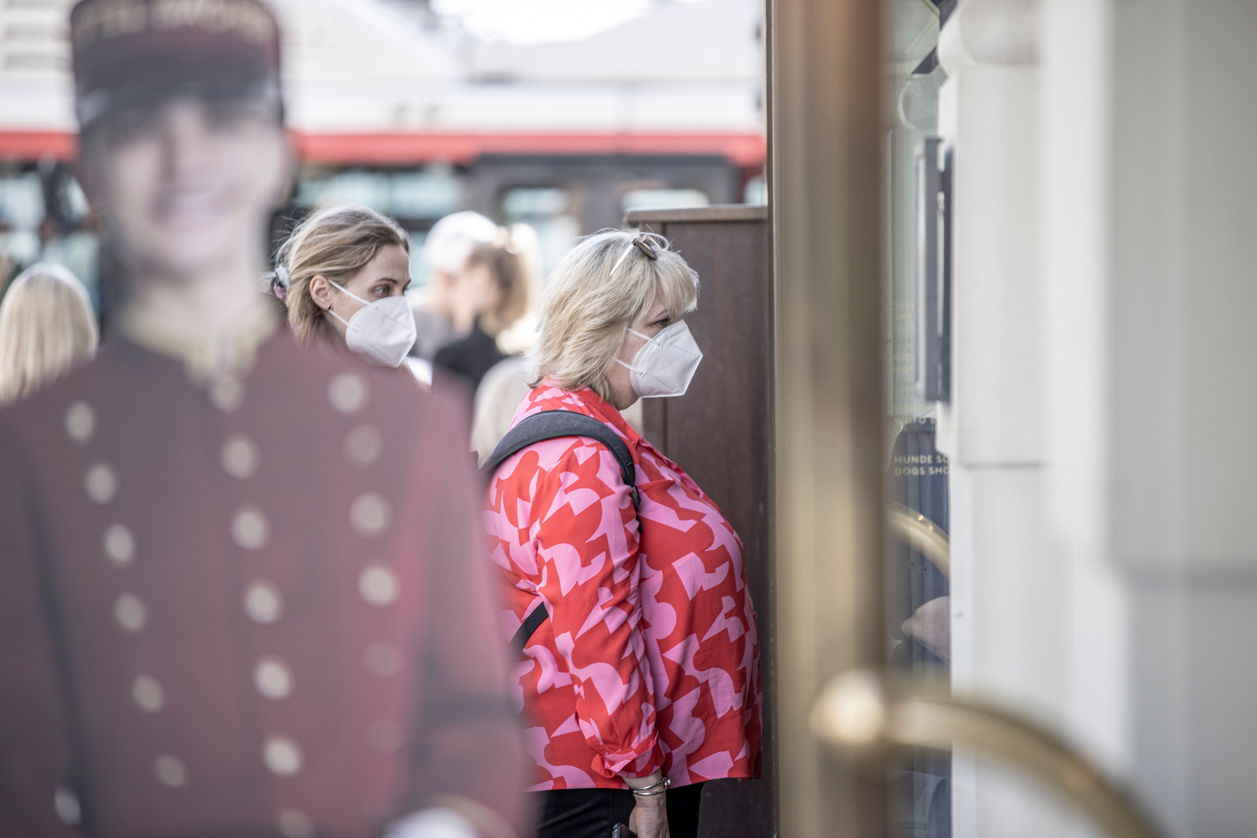 In Wien zeigt die Corona-Abwasserkurve wieder nach oben. ÖGK-Chefarzt Andreas Krauter rät zur Maske.