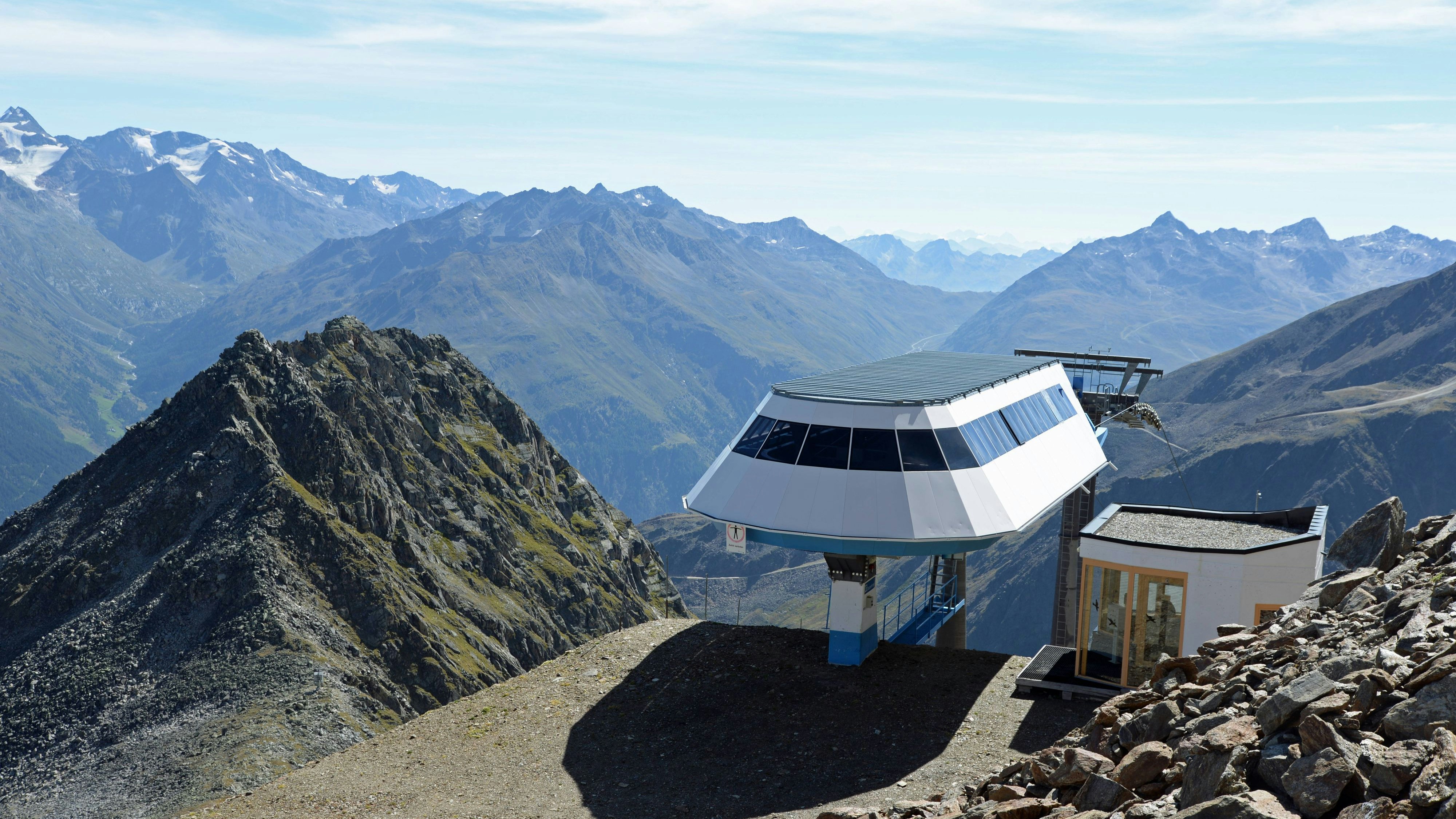 Skilift am Schwarzkogel lift, skilift, schlepplift, sommer, sölden, tirol, ötztal,schilift, schwarzkogel, skigebiet Copyright: xZoonar.com/VolkerxRauchx 9740726