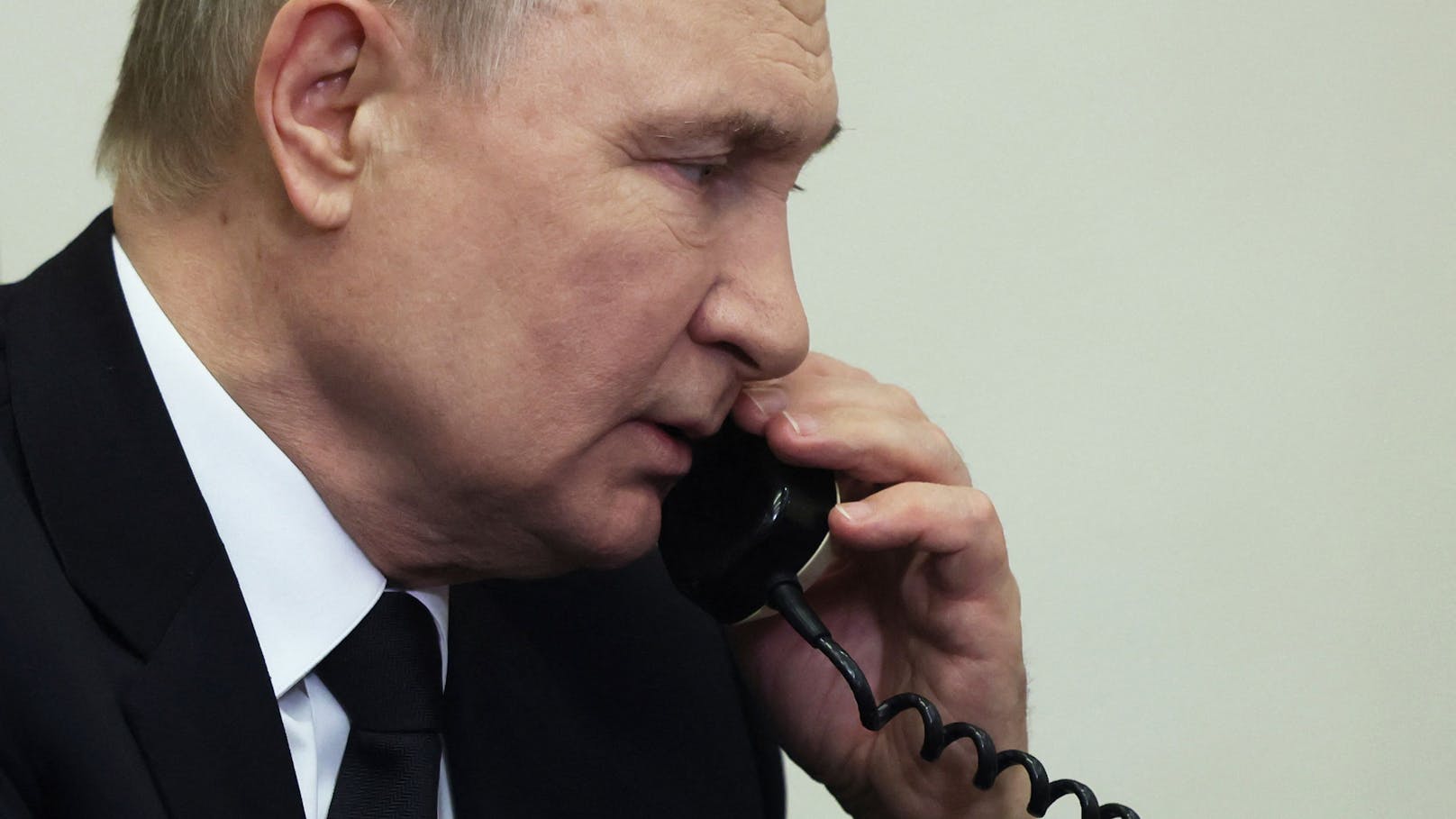 "19 Stunden Schweigen – Putin war offenbar überrascht"