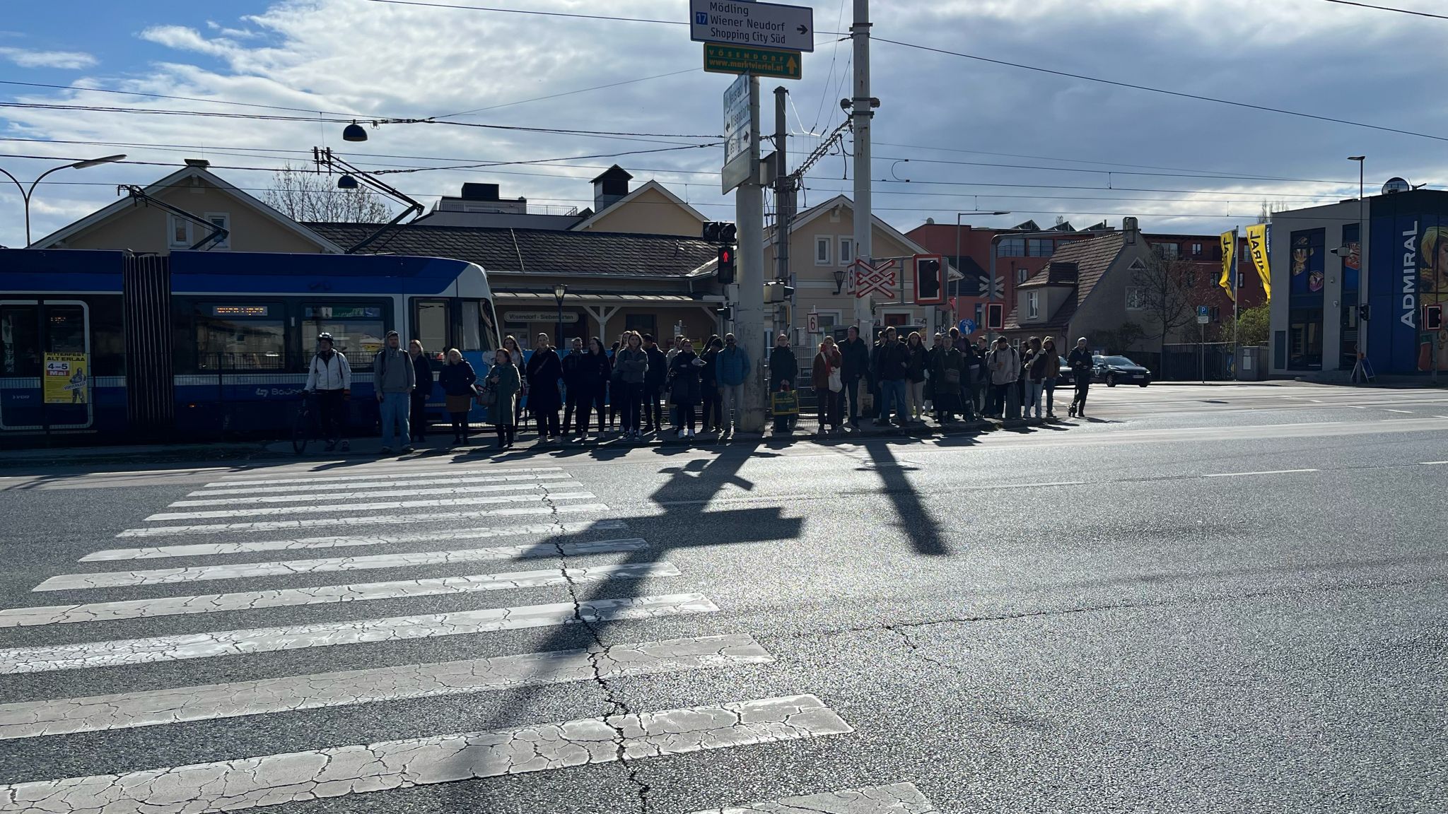 Badner Bahn: Fahrgäste müssen auf Bus umsteigen