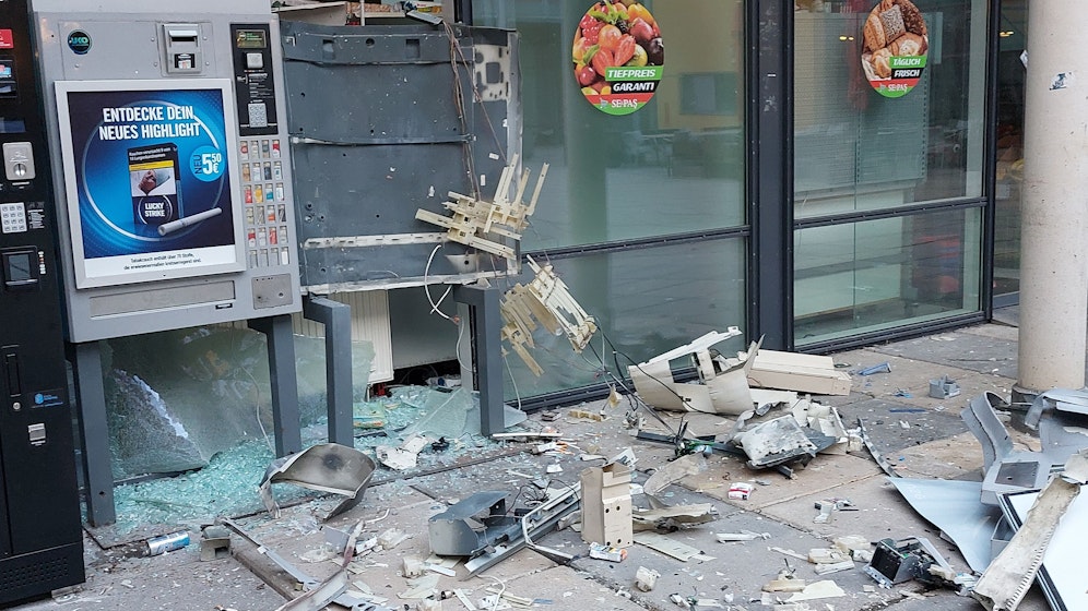 14-Jähriger sprengt Zigarettenautomat in Wien-Liesing.