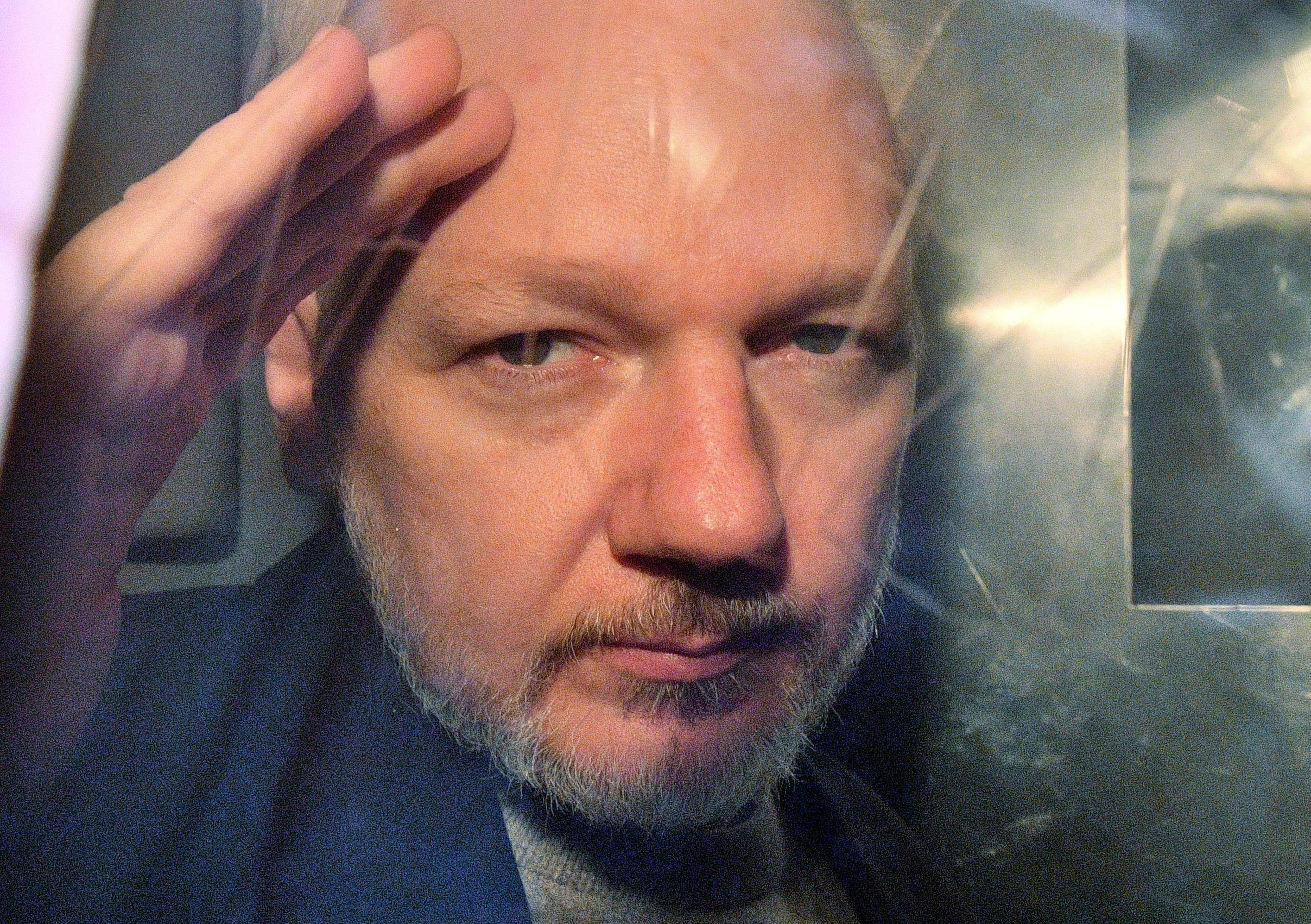 Julian Assange steht am Dienstag in London vor Gericht. (Archivbild)