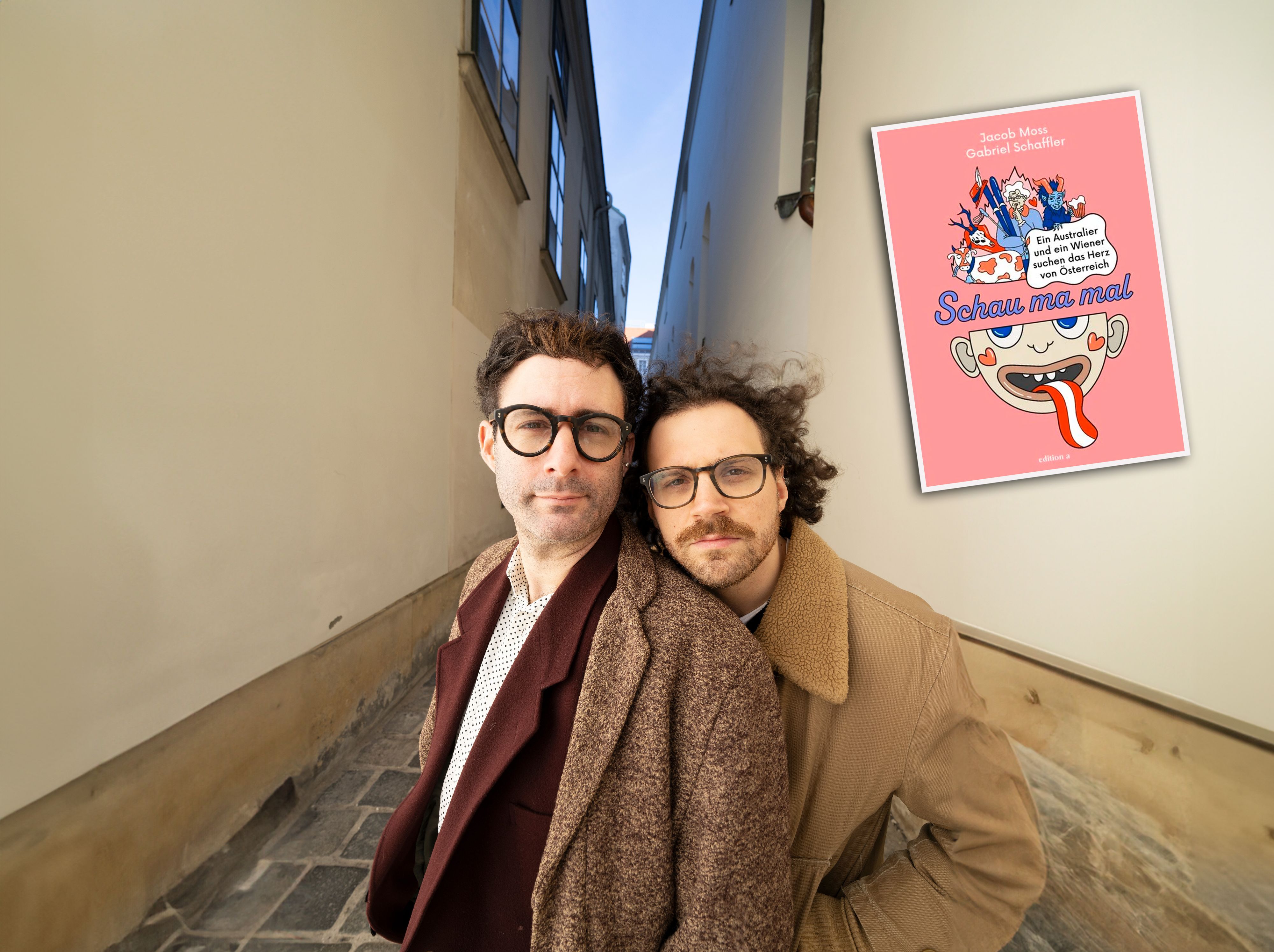 Australier Jacob Moss und Österreicher Gabriel Schaffler (v.l.) landeten mit einem satirischen Buch über Österreich einen Überraschungshit.