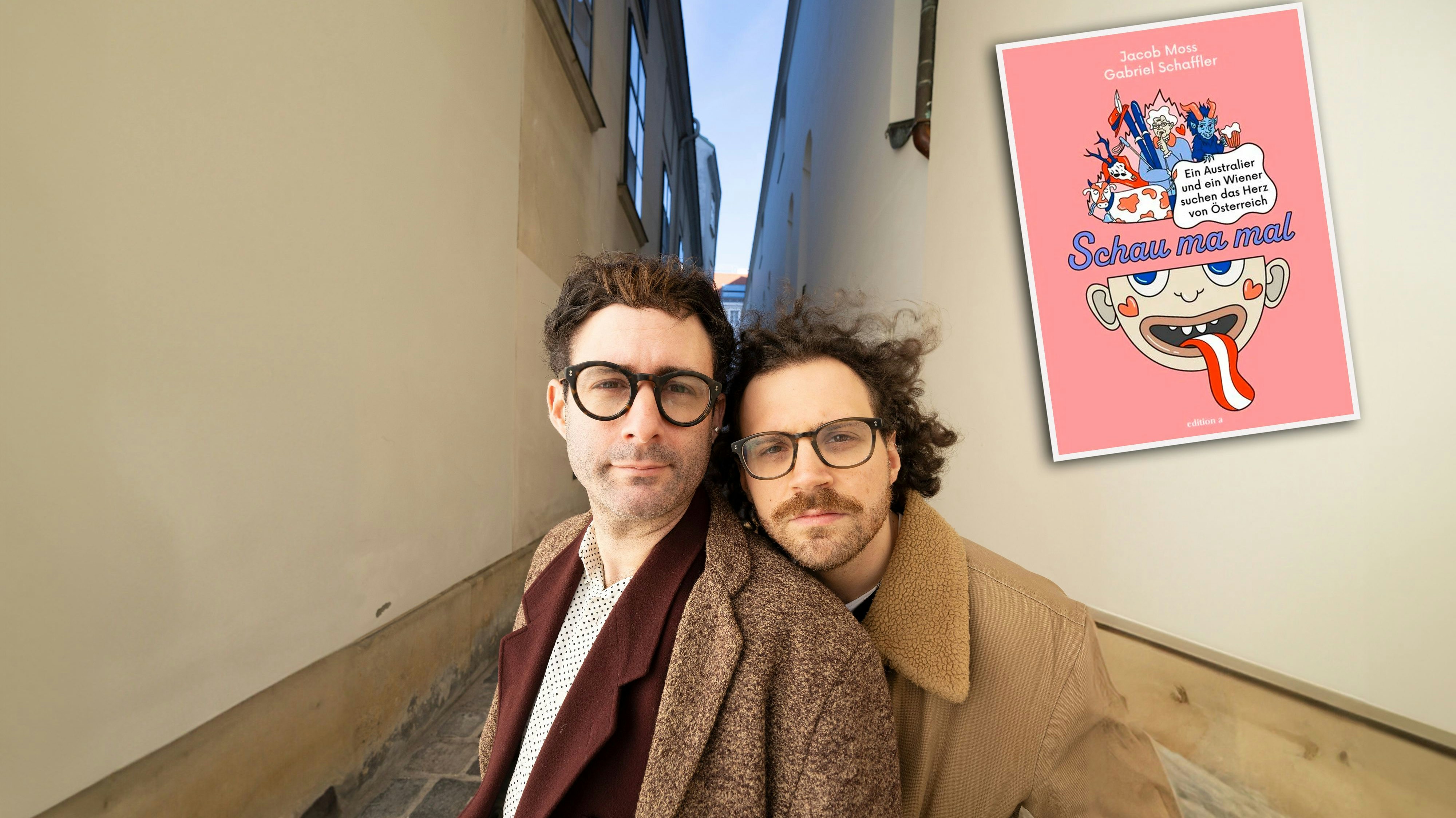 Australier Jacob Moss und Österreicher Gabriel Schaffler (v.l.) landeten mit einem satirischen Buch über Österreich einen Überraschungshit.