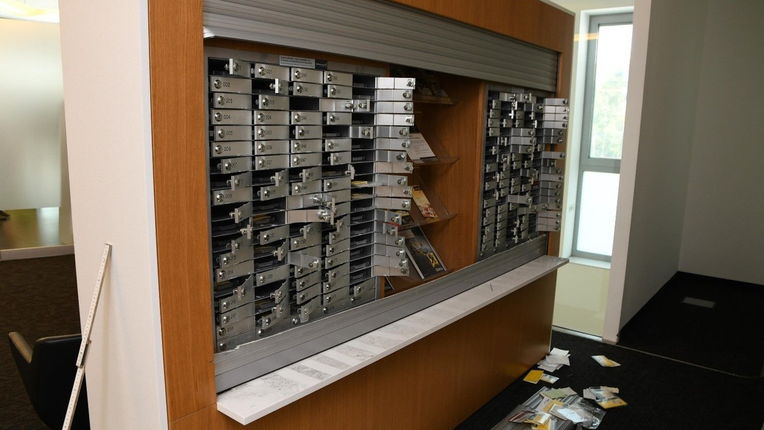 Zahlreiche Sparbuchschließfächer wurden von der Tätergruppe aufgebrochen.