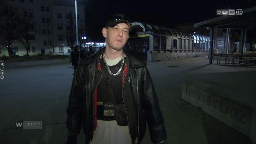 Heute.at - Wiener trägt am Reumannplatz täglich Stichschutzweste