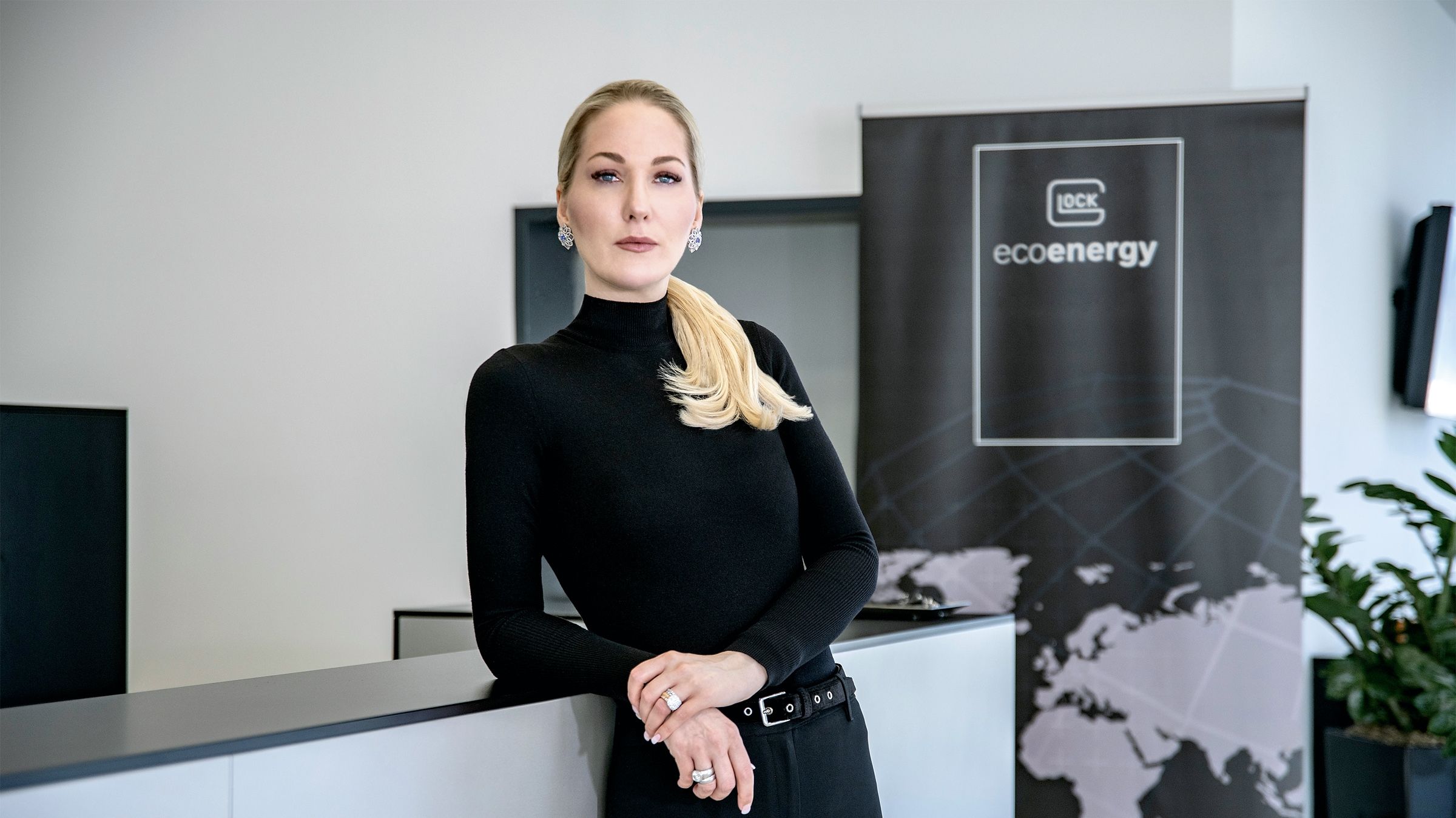 Kathrin Glock startet durch und meldet sich nach schweren Zeiten zurück aus dem Büro.