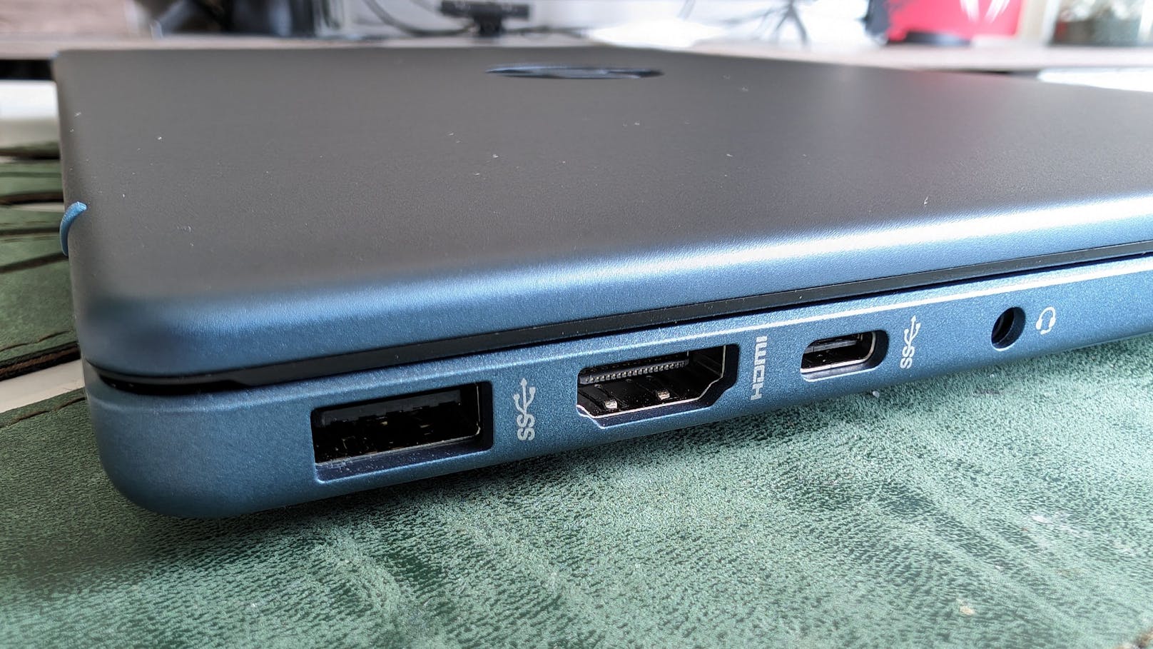 Schade: Der zusätzliche USB-C-Anschluss unterstützt nur Datenübertragung, nicht Laden oder die Verbindung zu externen Monitoren.