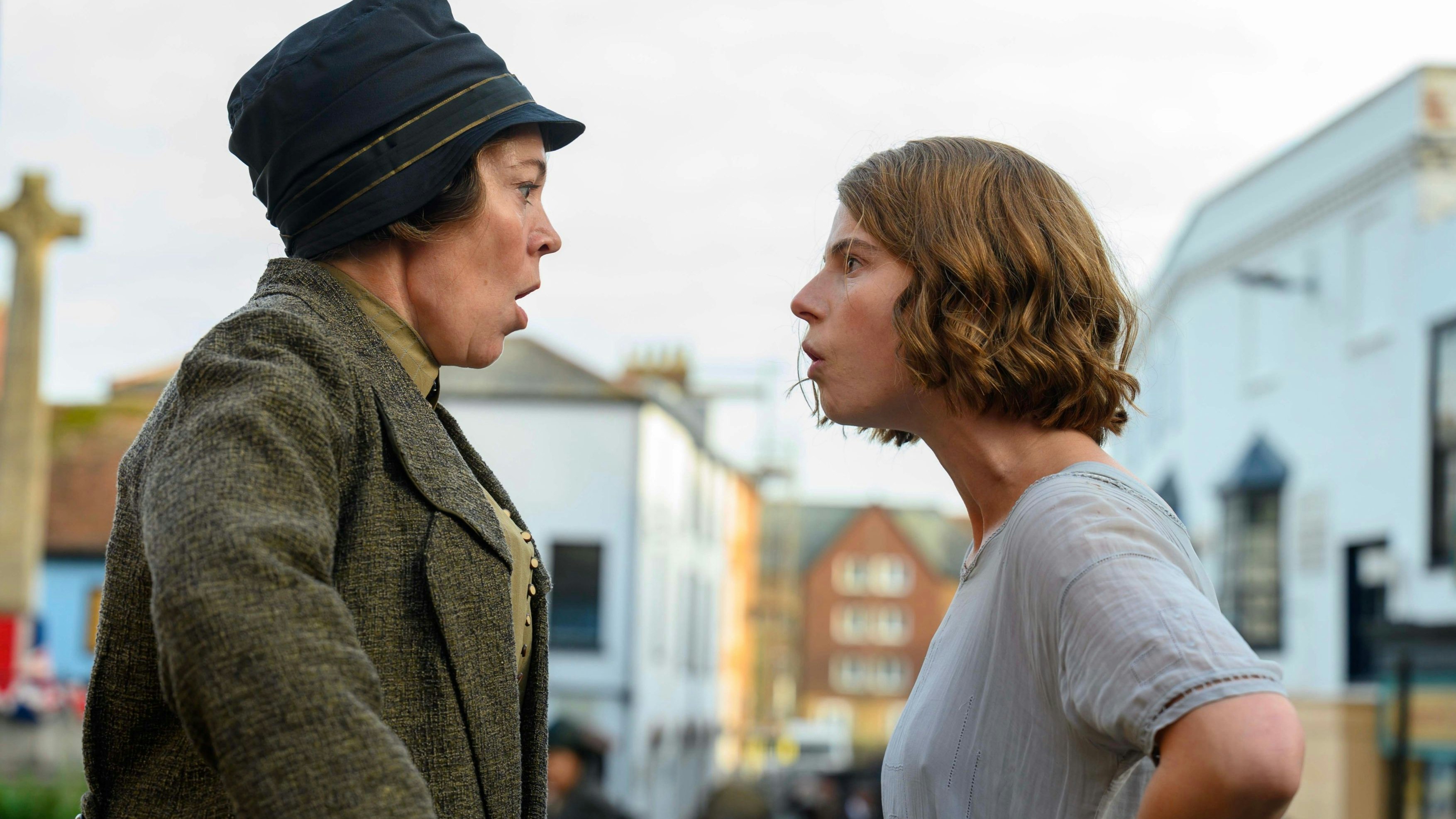 Understatement geht anders: Olivia Colman und Jessie Buckley in ”Kleine schmutzige Briefe"