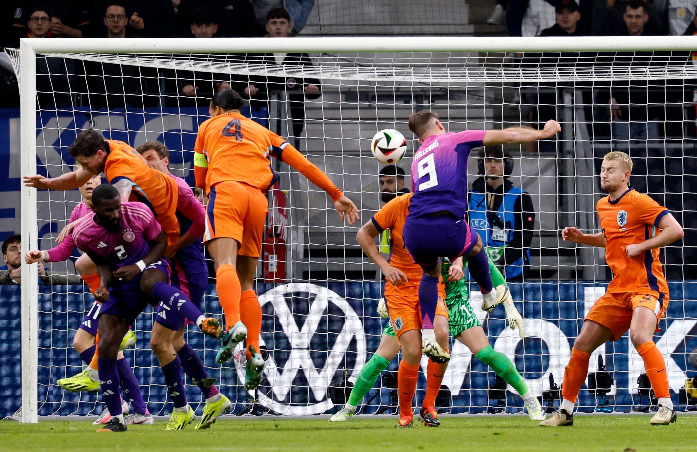 Niklas Füllkrug trifft. 