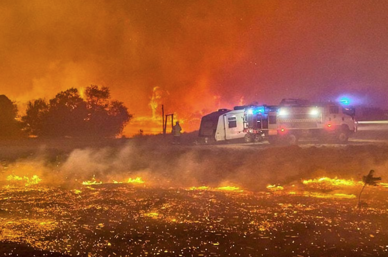 Eine Camper-Gruppe hat in Westaustralien einen Buschbrand verursacht, als sie ein Smartphone an die Autobatterie anschlossen.