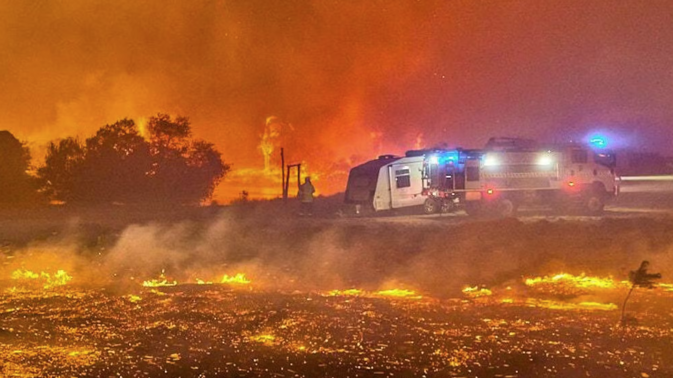 Eine Camper-Gruppe hat in Westaustralien einen Buschbrand verursacht, als sie ein Smartphone an die Autobatterie anschlossen.